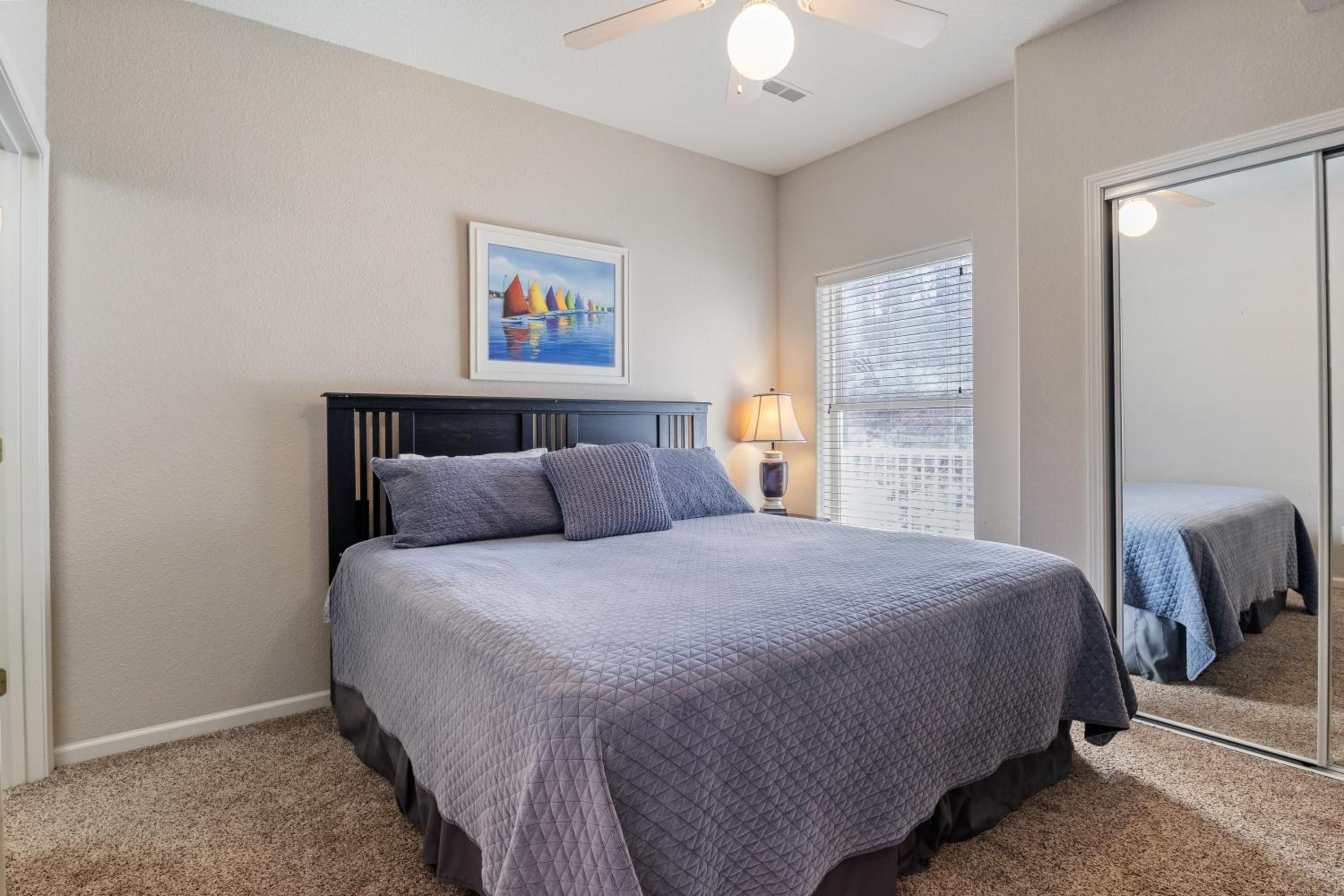Serene Lake View and Easy Access to Local Delights