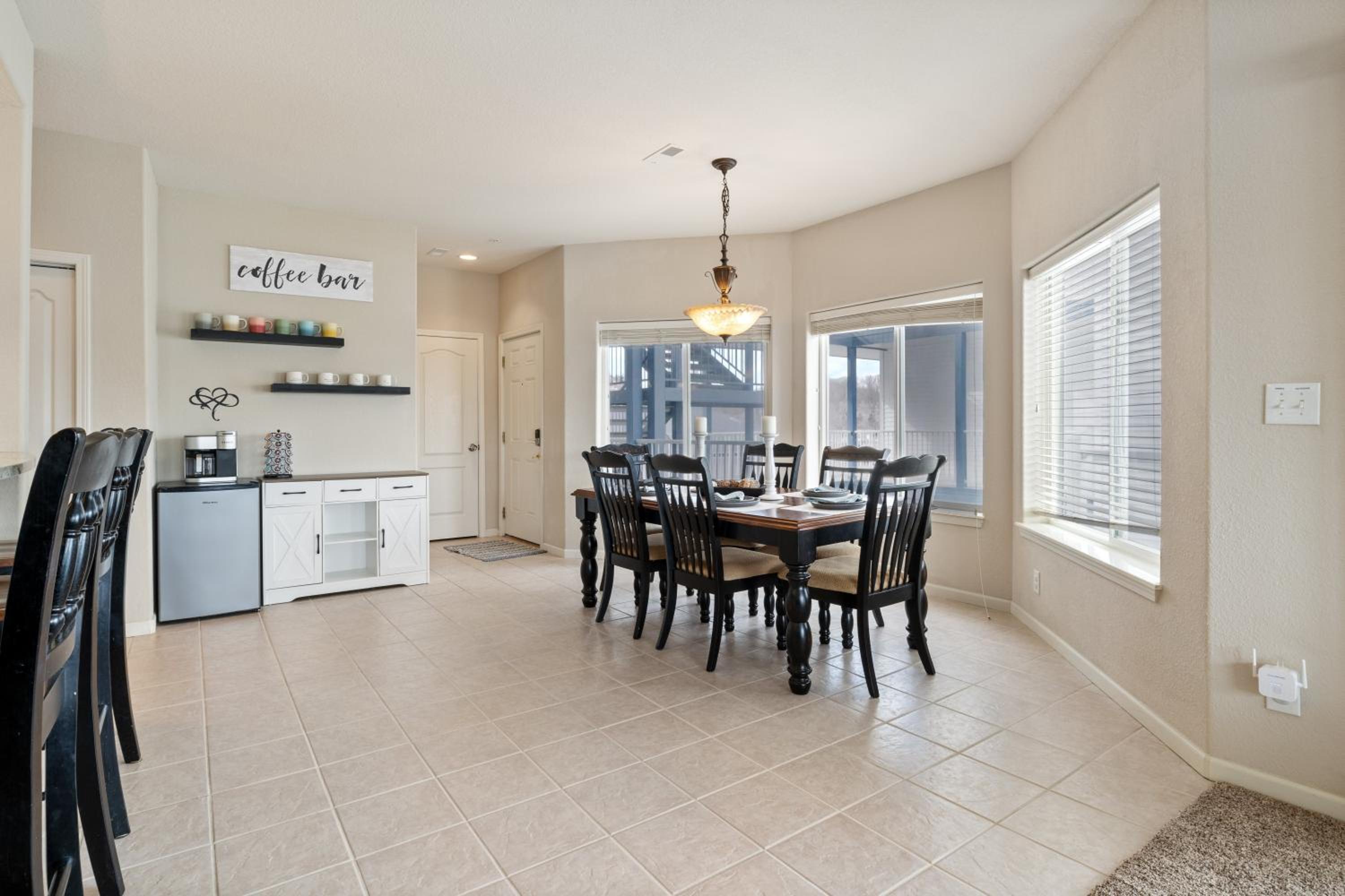 Serene Lake View and Easy Access to Local Delights