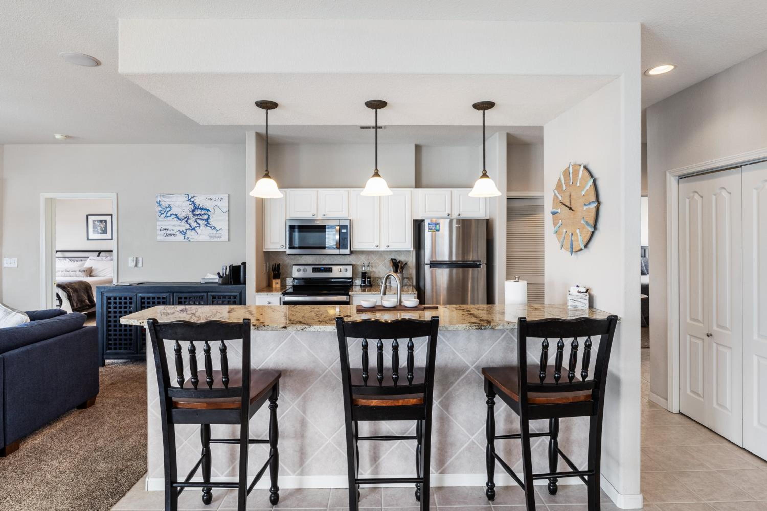 Serene Lake View and Easy Access to Local Delights