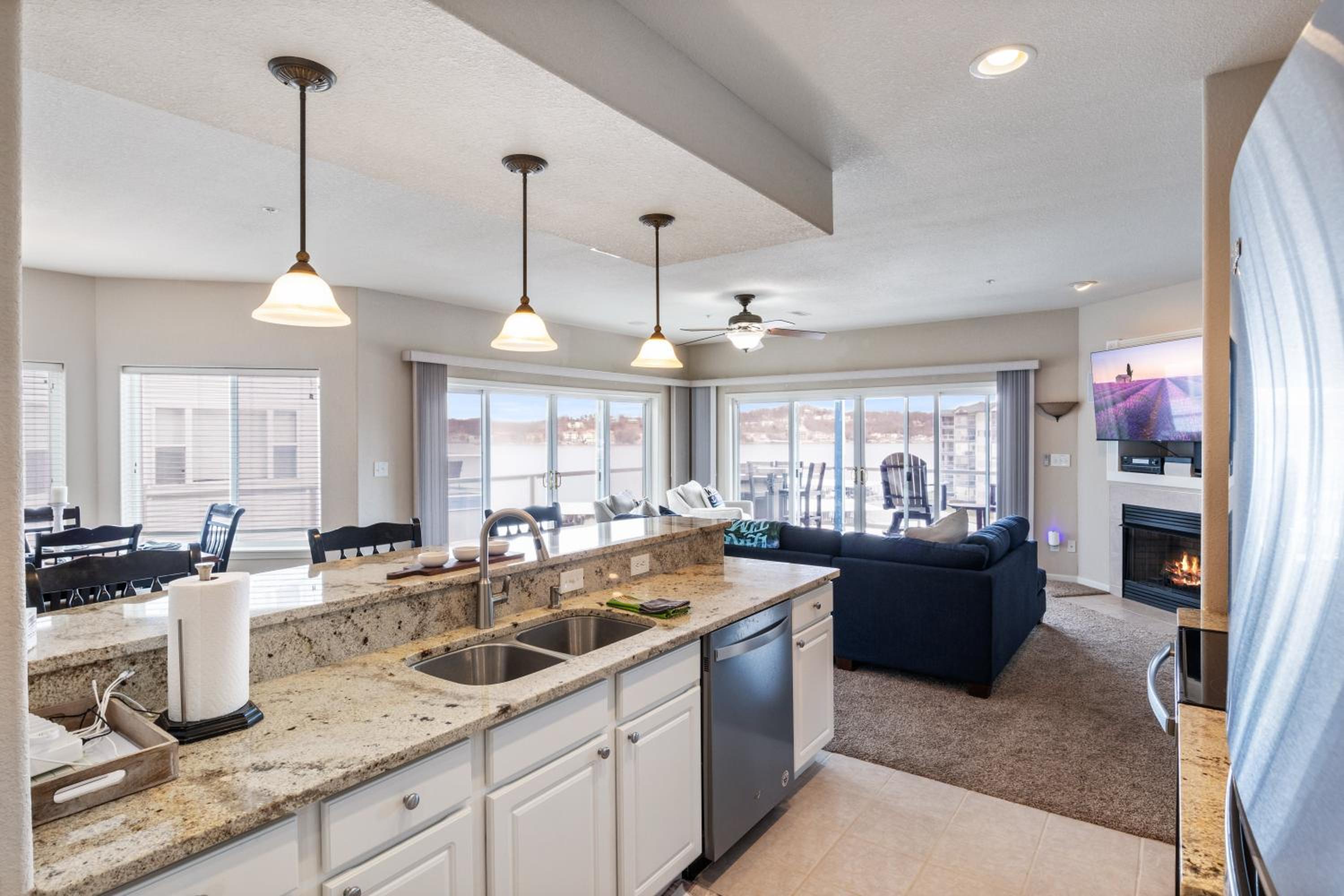 Serene Lake View and Easy Access to Local Delights