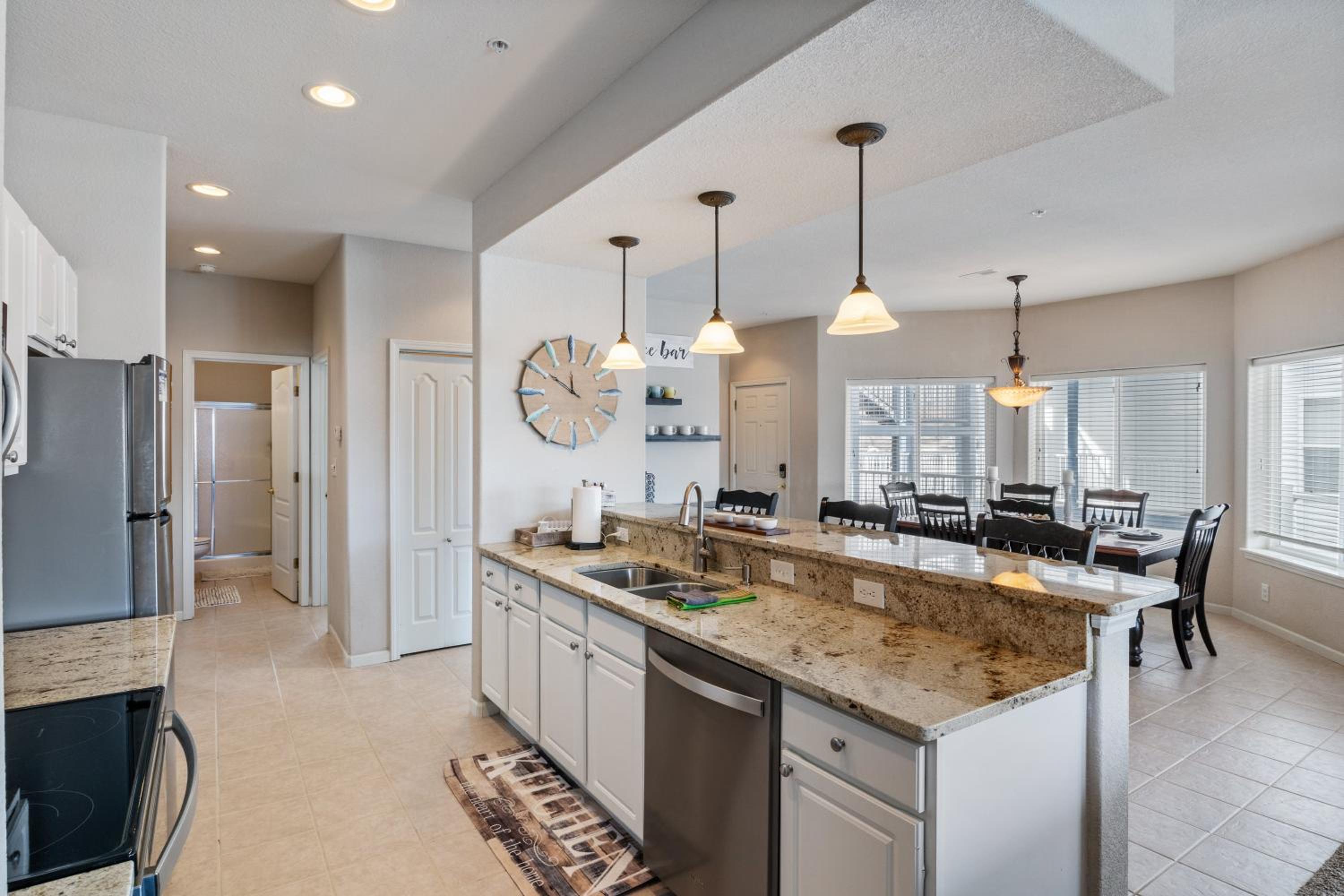 Serene Lake View and Easy Access to Local Delights