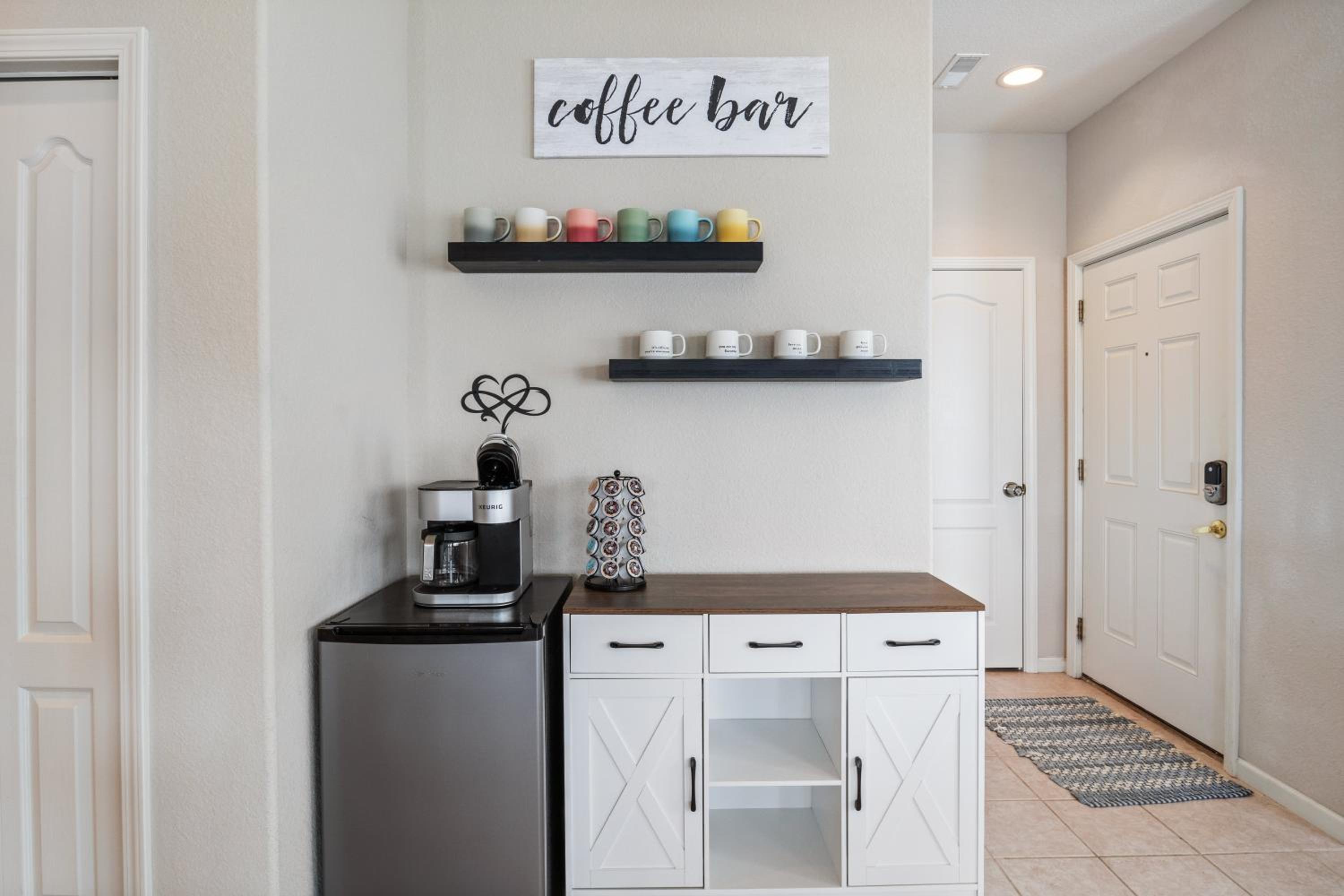 Serene Lake View and Easy Access to Local Delights