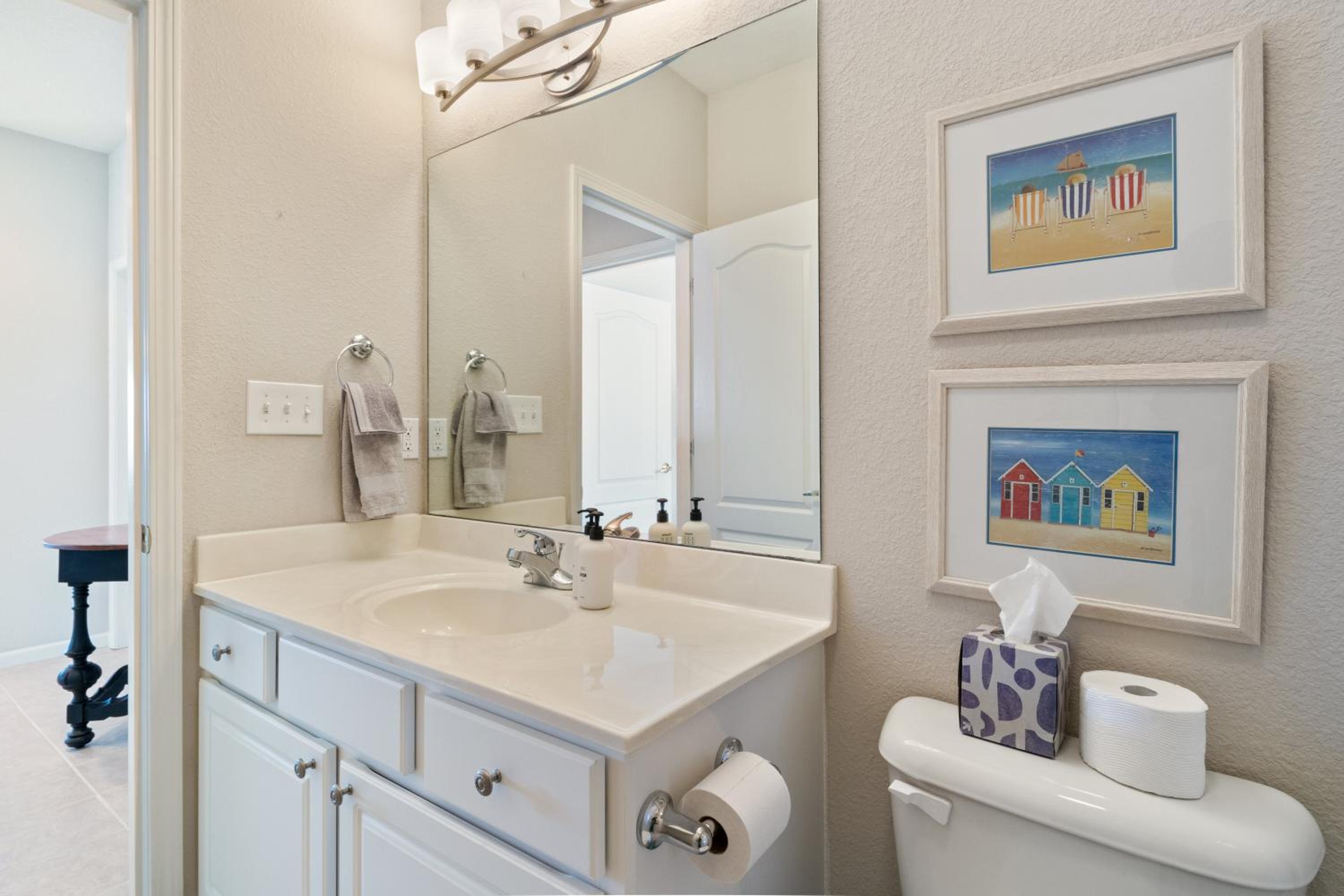 Serene Lake View and Easy Access to Local Delights