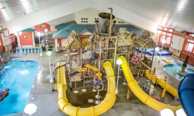 Great Location, Margaritaville Amenities & Hot Tub