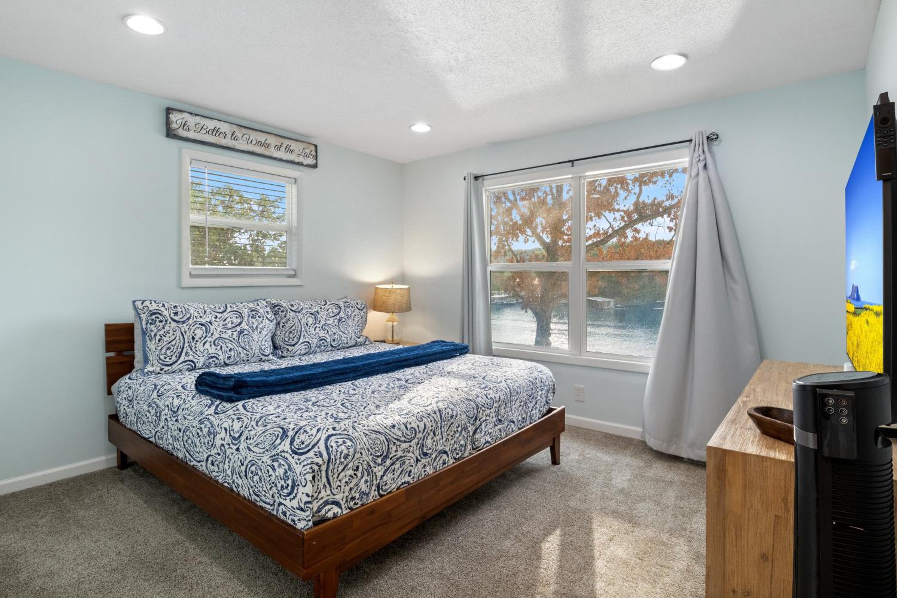 Pet-Friendly Home, Great Dock, Waterfront, Lake Views, Boat Slip