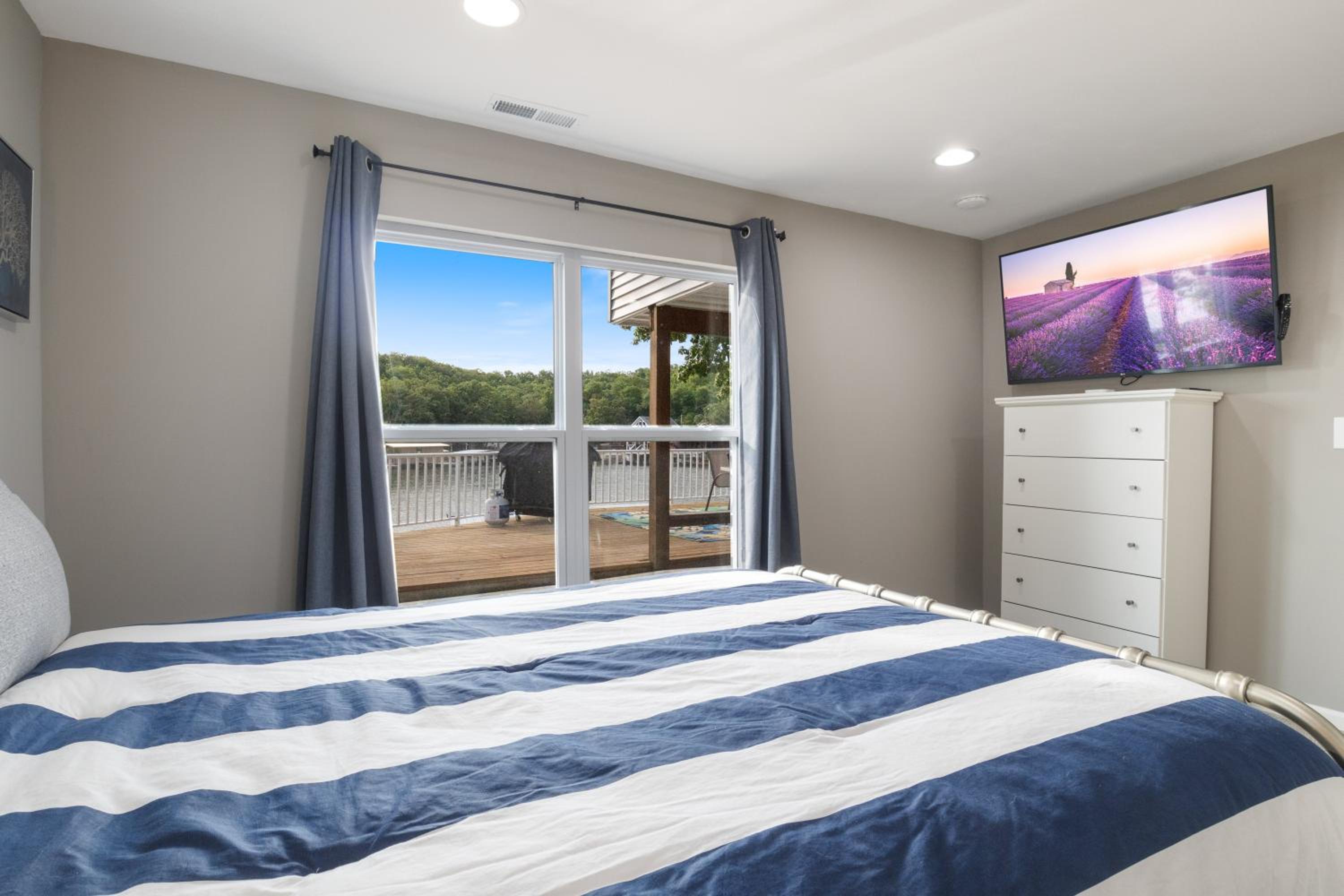 Pet-Friendly Home, Great Dock, Waterfront, Lake Views, Boat Slip