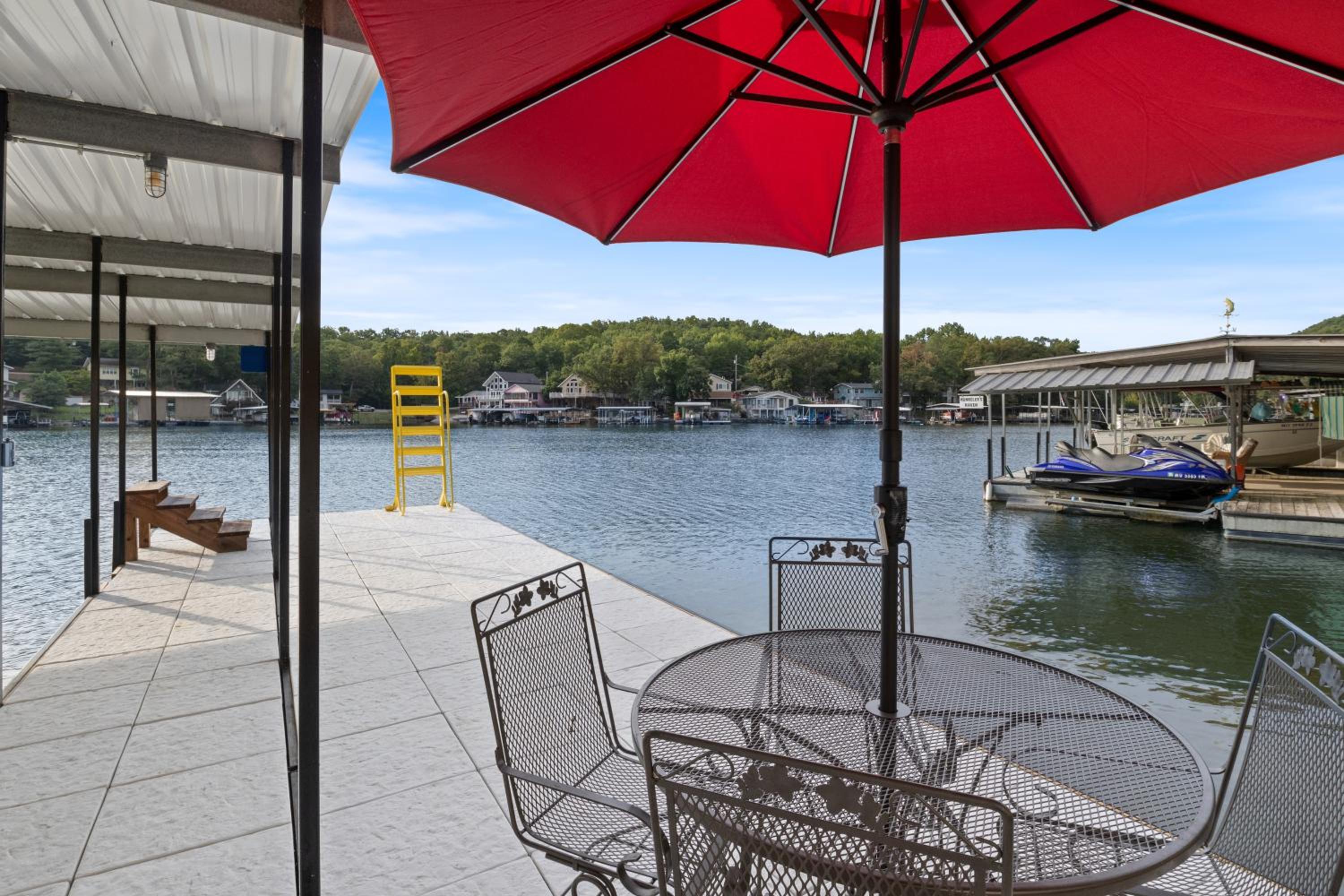 Pet-Friendly Home, Great Dock, Waterfront, Lake Views, Boat Slip