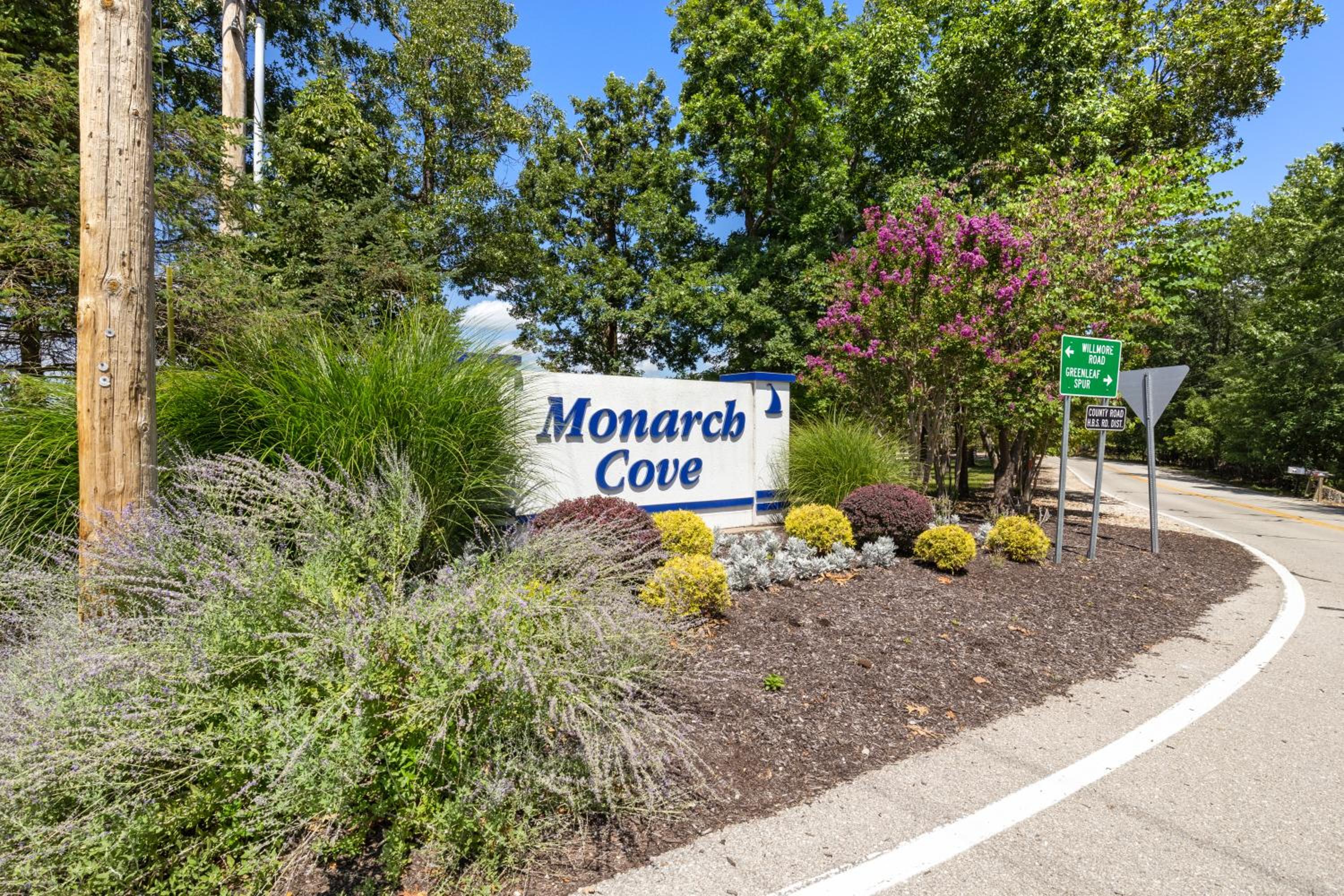 Serene Lake View and Easy Access to Local Delights