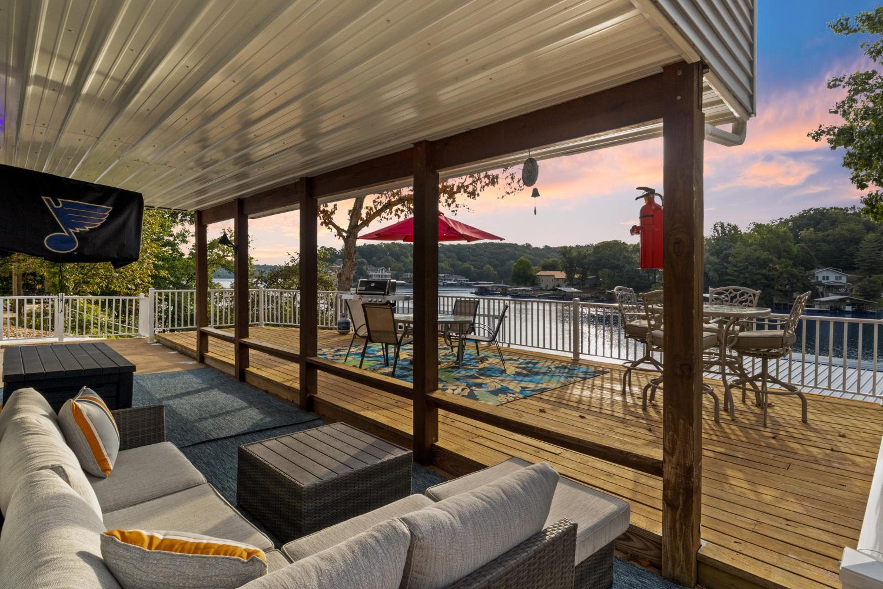 Pet-Friendly Home, Great Dock, Waterfront, Lake Views, Boat Slip