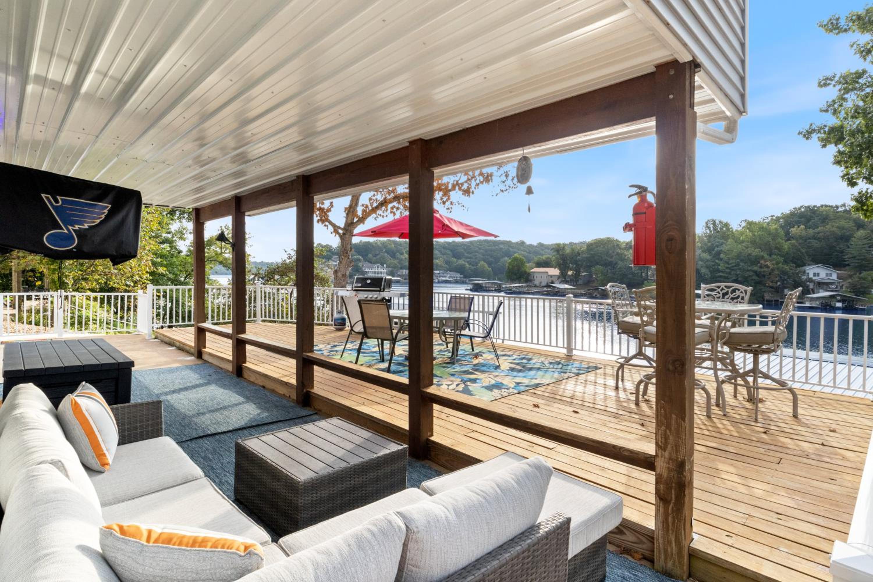 Pet-Friendly Home, Great Dock, Waterfront, Lake Views, Boat Slip
