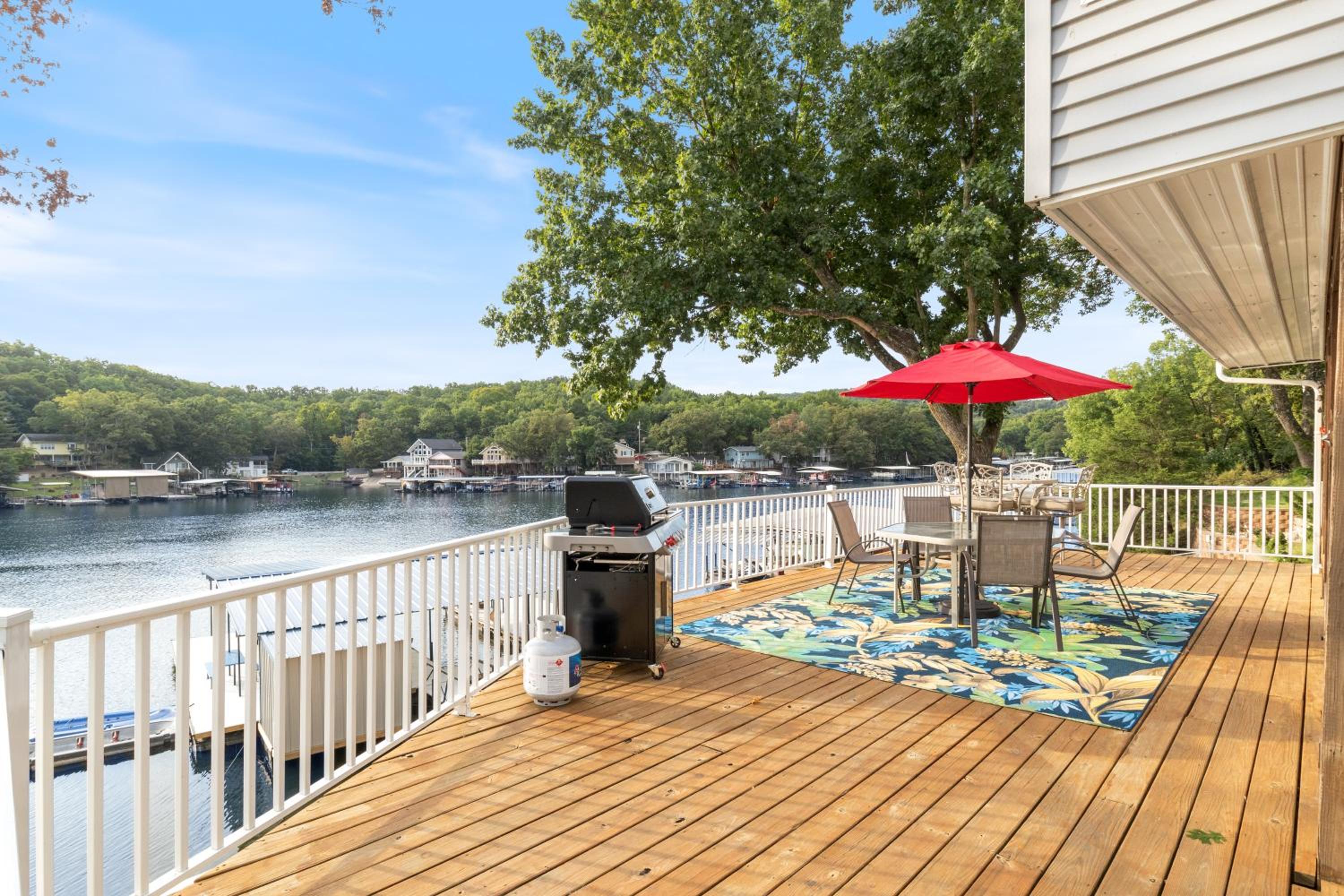 Pet-Friendly Home, Great Dock, Waterfront, Lake Views, Boat Slip