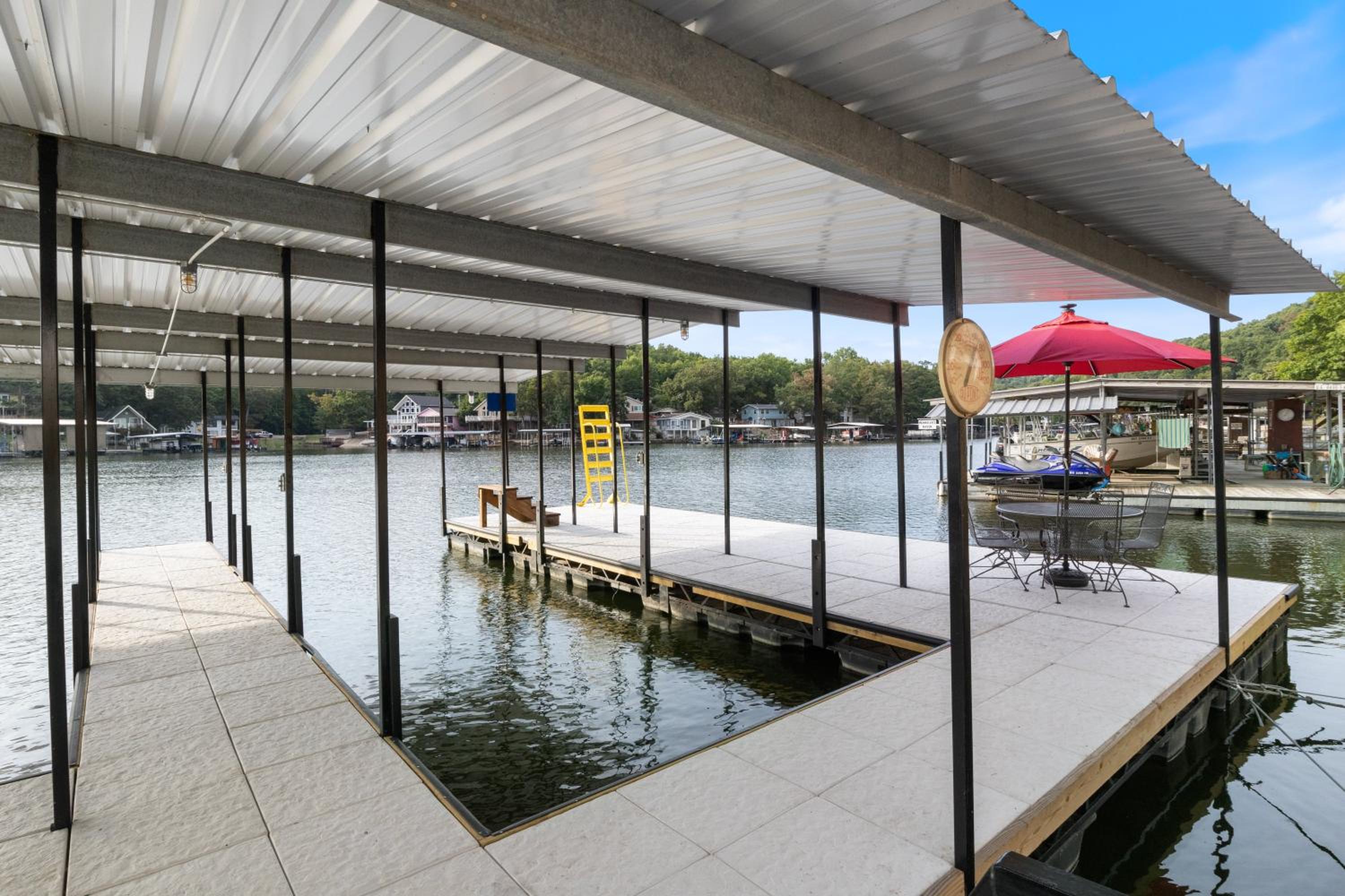 Pet-Friendly Home, Great Dock, Waterfront, Lake Views, Boat Slip