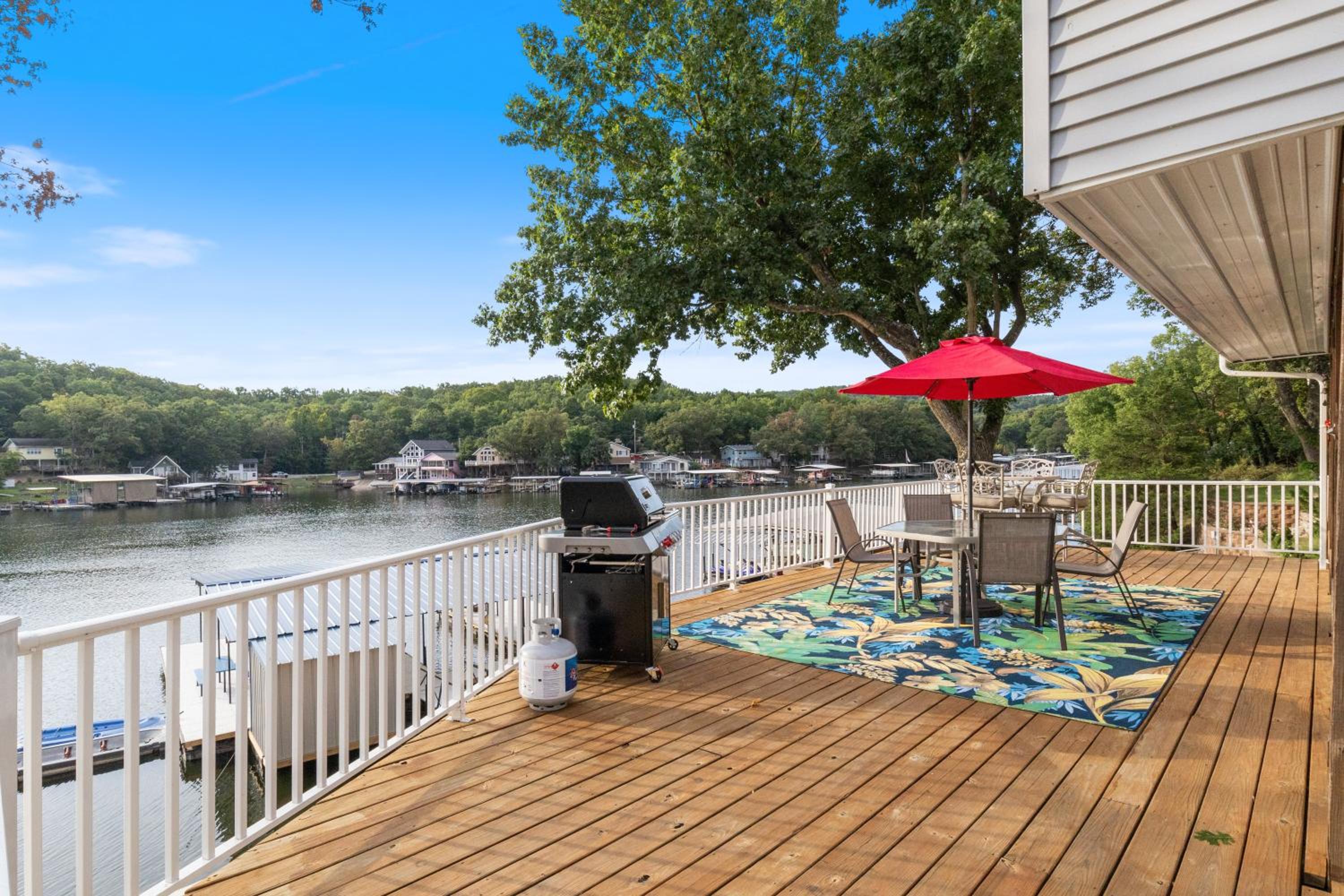Pet-Friendly Home, Great Dock, Waterfront, Lake Views, Boat Slip