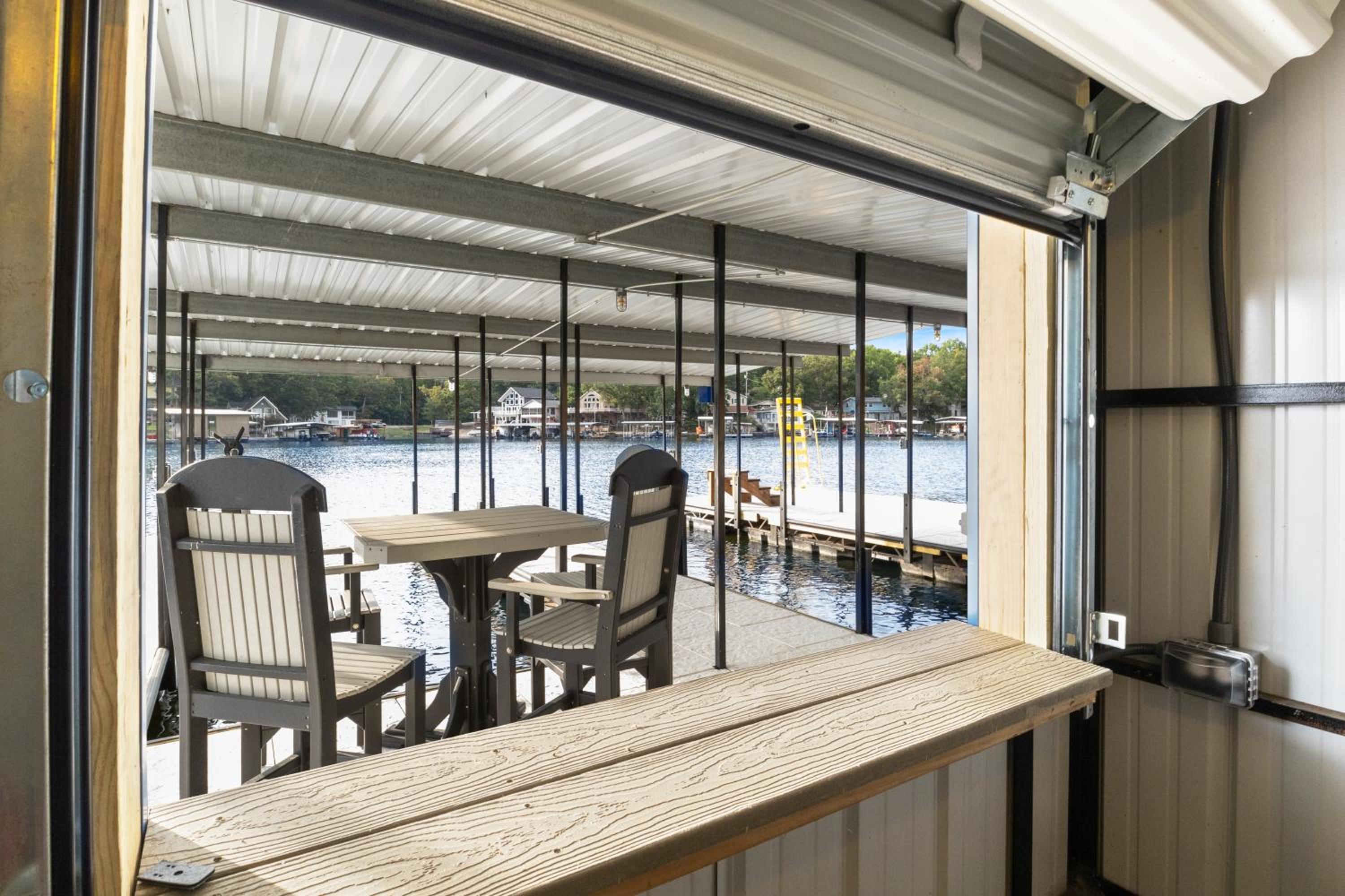 Pet-Friendly Home, Great Dock, Waterfront, Lake Views, Boat Slip
