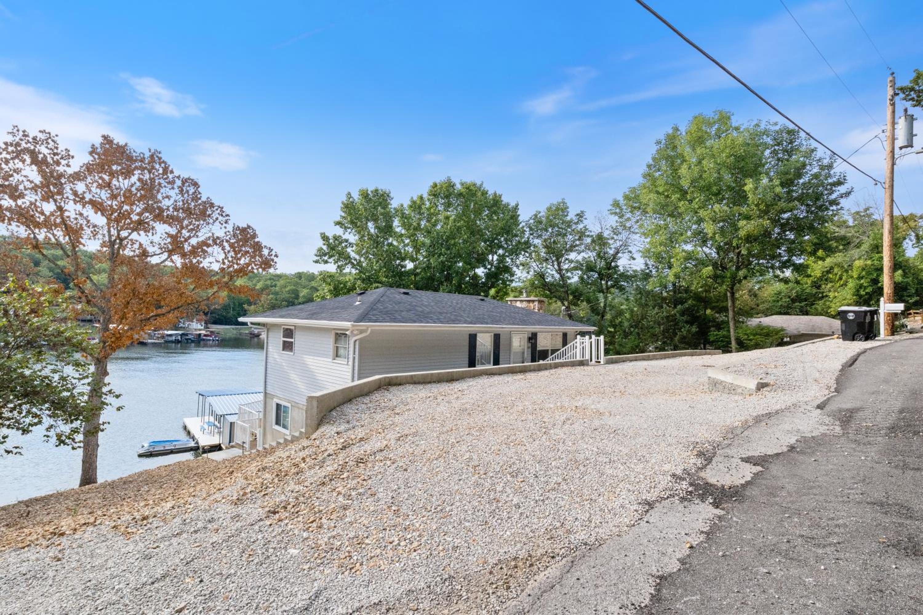 Pet-Friendly Home, Great Dock, Waterfront, Lake Views, Boat Slip