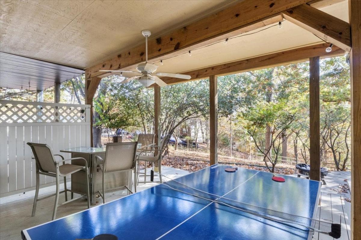Six Suites with Hot Tubs, Private Jacuzzi Baths, Wooded Garden and Lake Access with Boat Slip