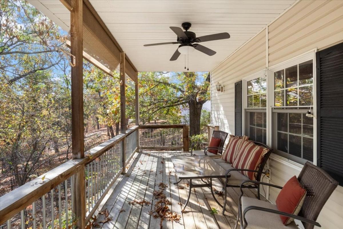 Six Suites with Hot Tubs, Private Jacuzzi Baths, Wooded Garden and Lake Access with Boat Slip