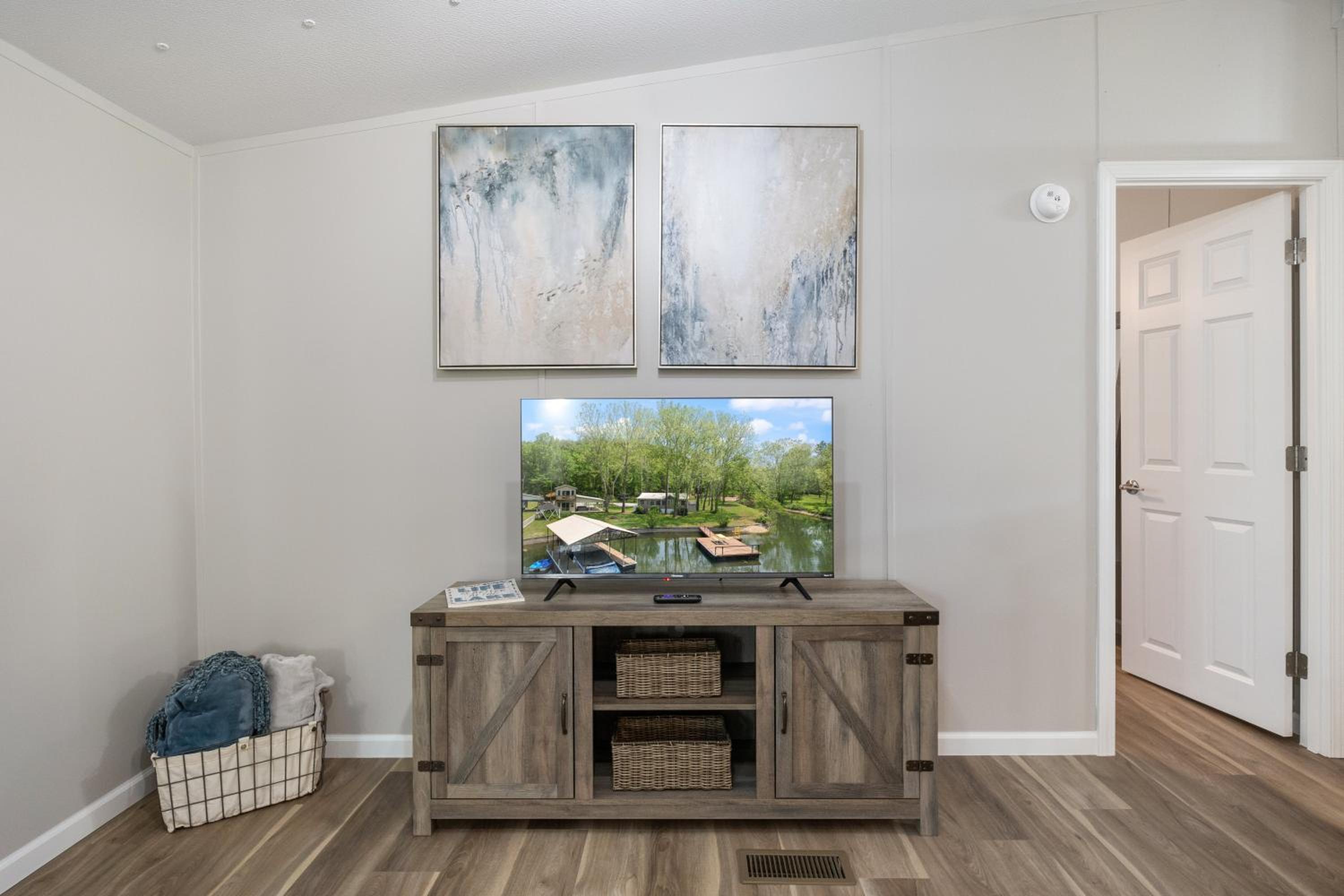 New! 2 Homes-Firepit, Hot Tub, Huge Yard and Dock