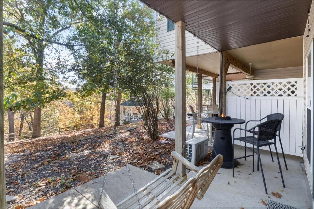 Six Suites with Hot Tubs, Private Jacuzzi Baths, Wooded Garden and Lake Access with Boat Slip