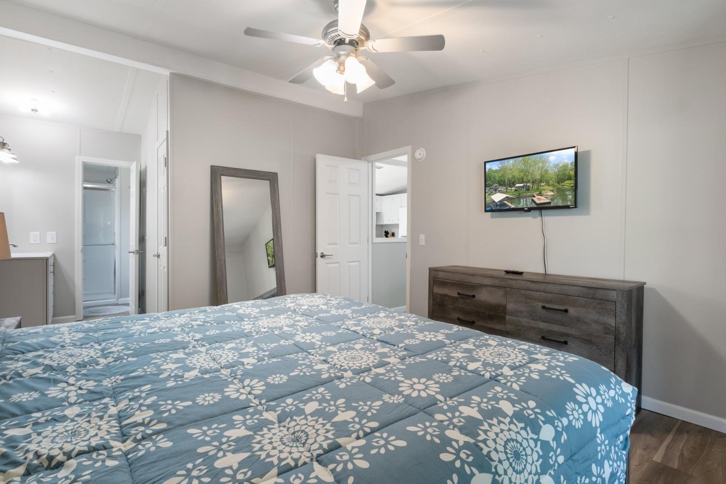 New! 2 Homes-Firepit, Hot Tub, Huge Yard and Dock