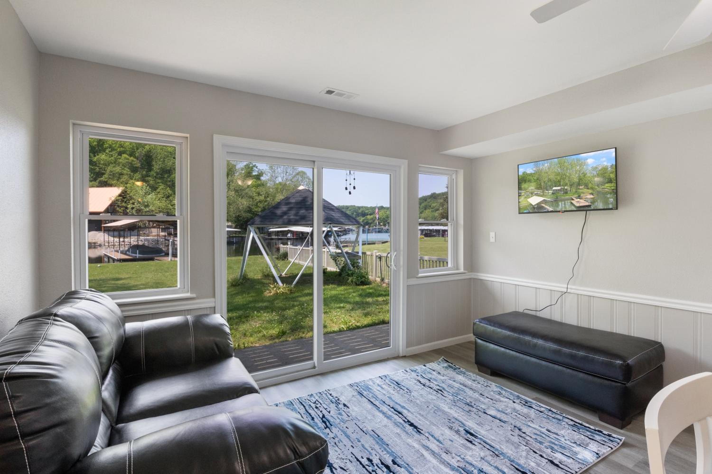 New! 2 Homes-Firepit, Hot Tub, Huge Yard and Dock