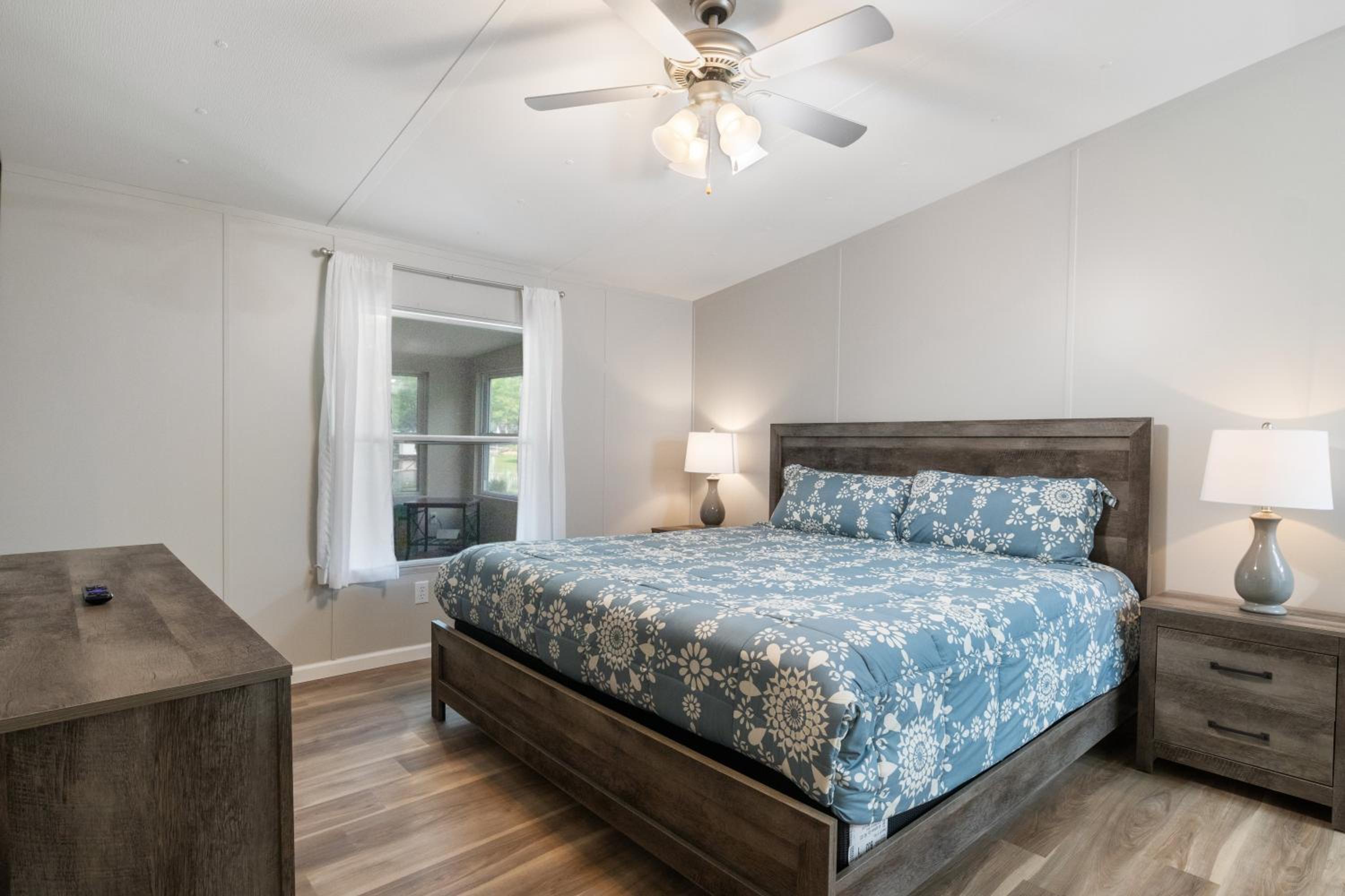 New! 2 Homes-Firepit, Hot Tub, Huge Yard and Dock