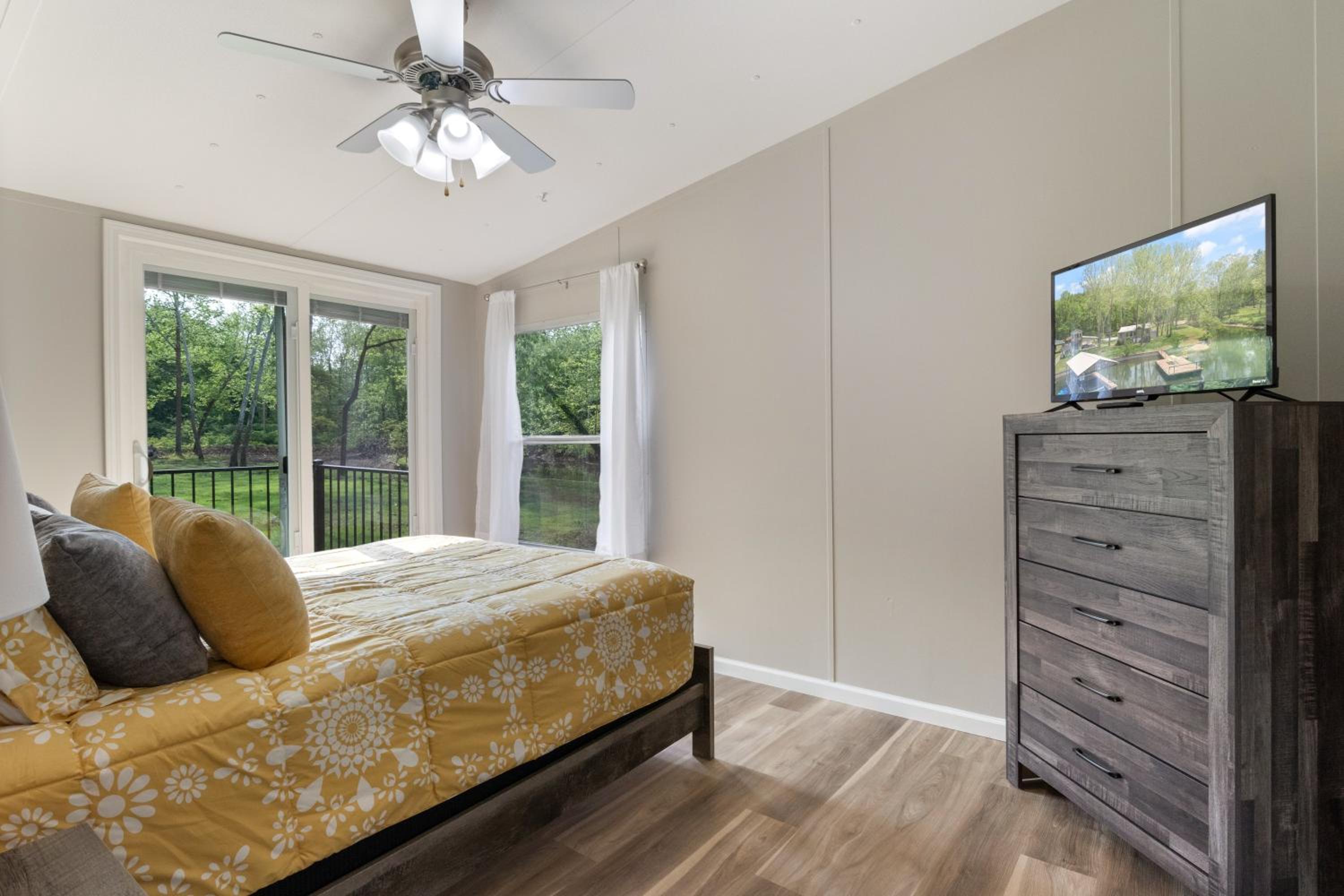 New! 2 Homes-Firepit, Hot Tub, Huge Yard and Dock