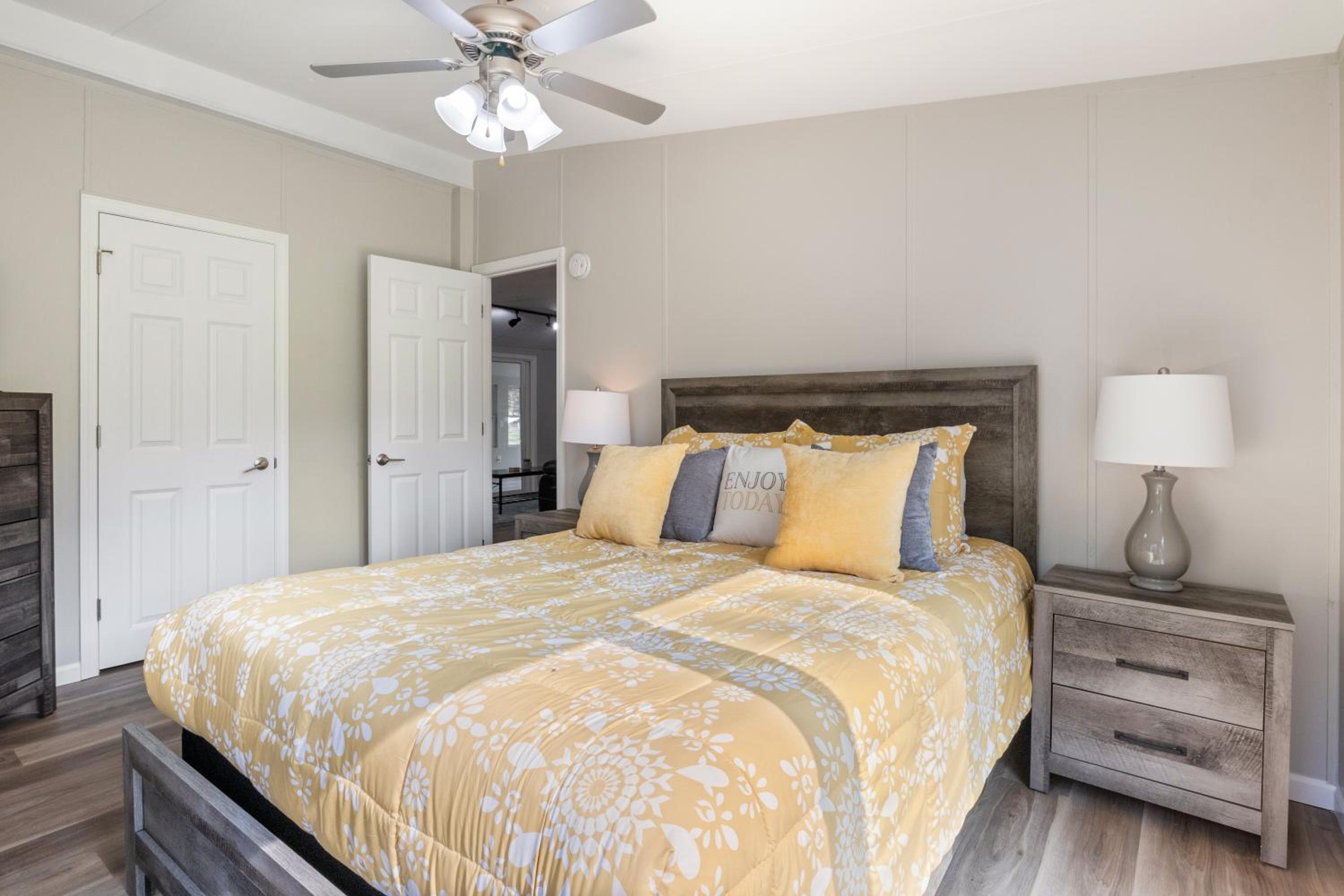 New! 2 Homes-Firepit, Hot Tub, Huge Yard and Dock