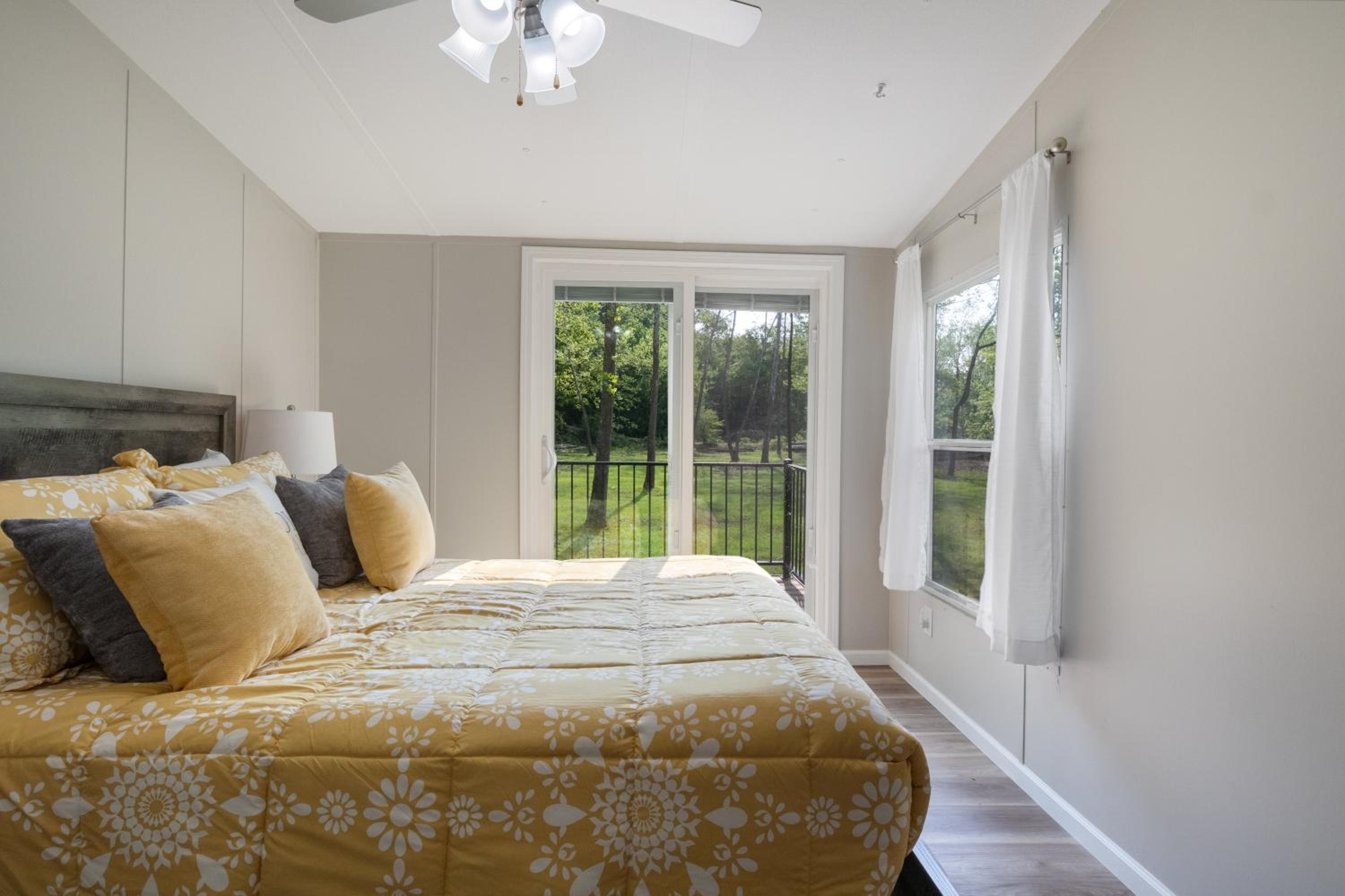 New! 2 Homes-Firepit, Hot Tub, Huge Yard and Dock