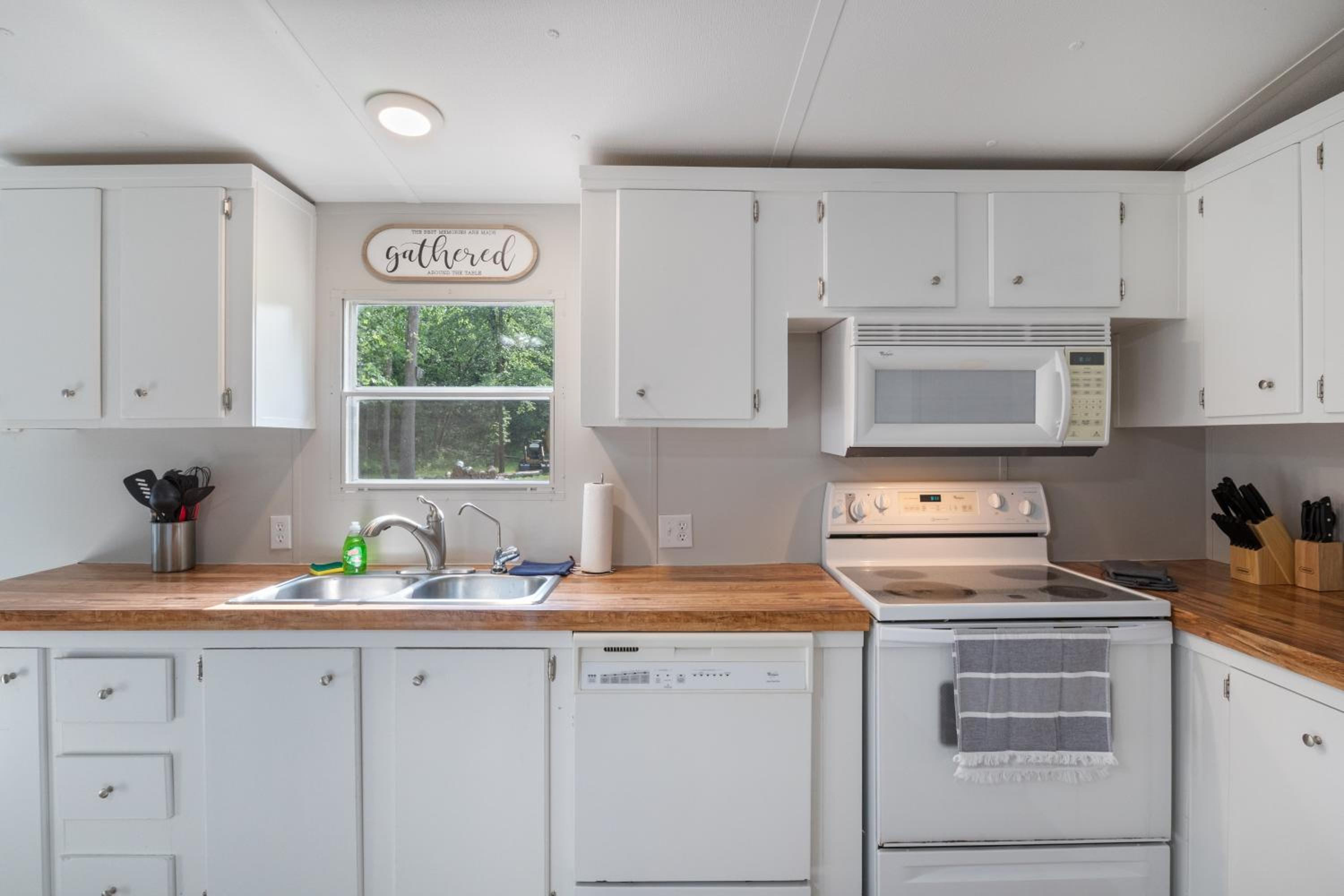 New! 2 Homes-Firepit, Hot Tub, Huge Yard and Dock
