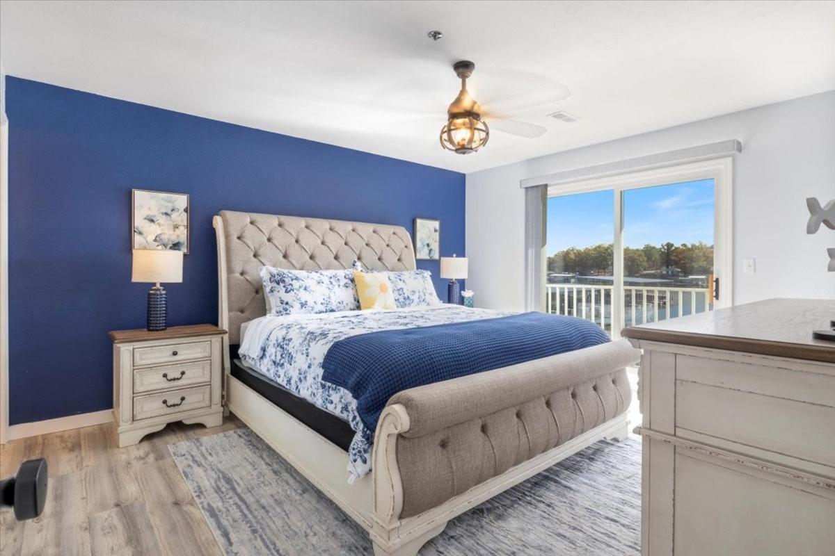 Newly Updated, Amazing Views, Boat Slip & Heated Pool