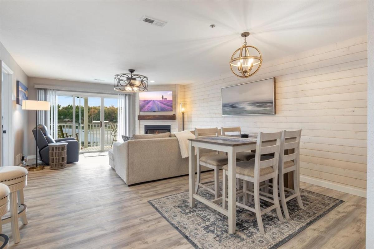 Newly Updated, Amazing Views, Boat Slip & Heated Pool