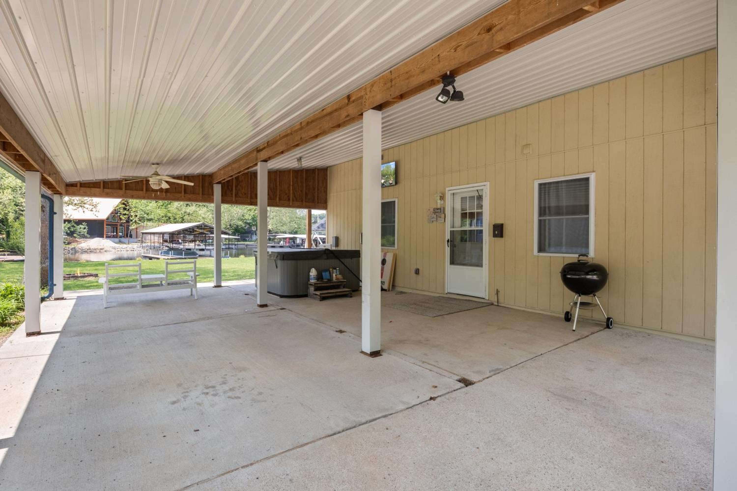 New! 2 Homes-Firepit, Hot Tub, Huge Yard and Dock