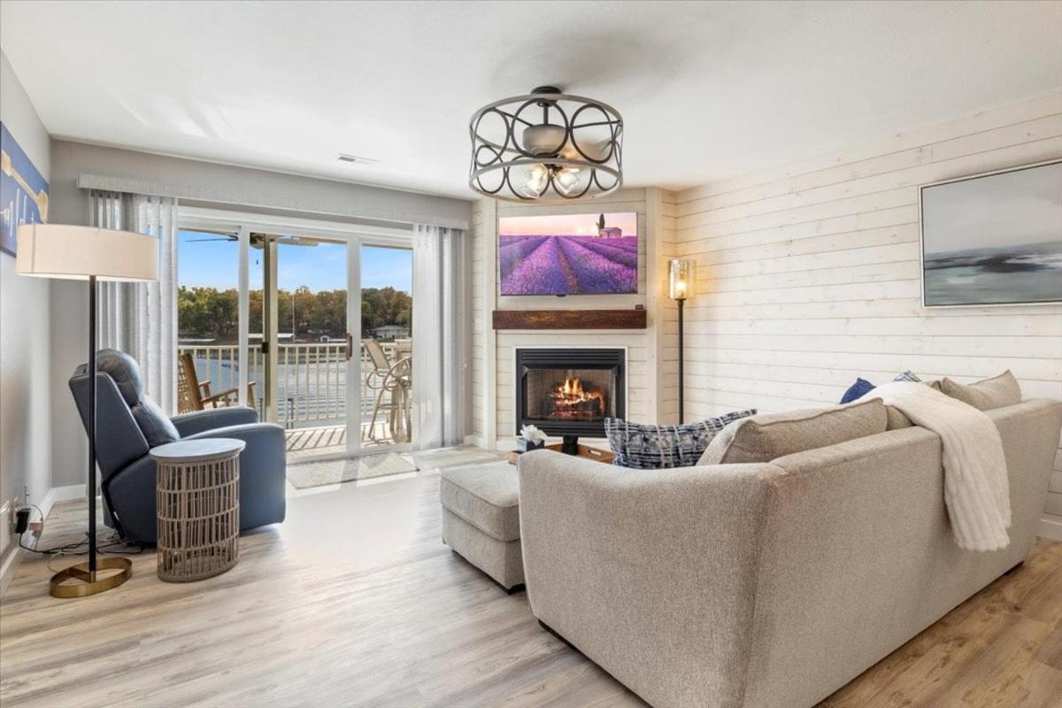 Newly Updated, Amazing Views, Boat Slip & Heated Pool