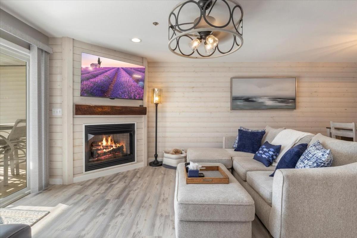 Newly Updated, Amazing Views, Boat Slip & Heated Pool