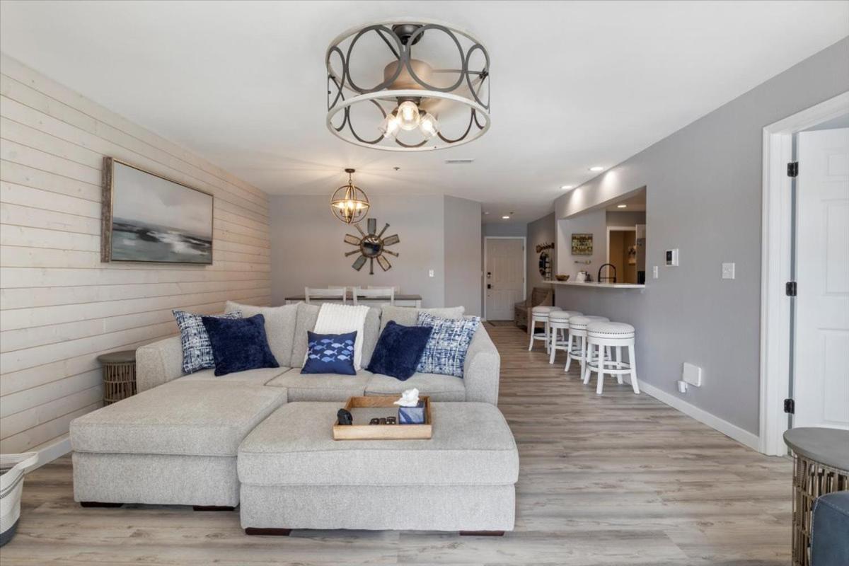 Newly Updated, Amazing Views, Boat Slip & Heated Pool