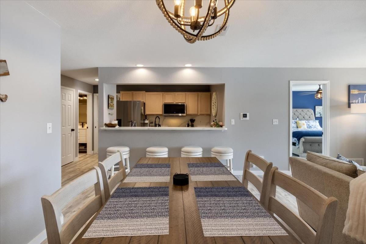 Newly Updated, Amazing Views, Boat Slip & Heated Pool