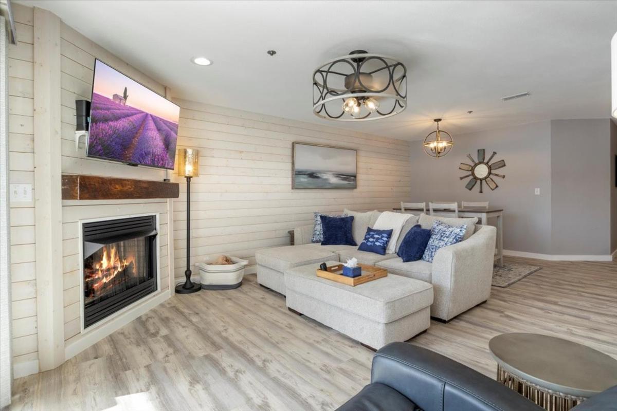 Newly Updated, Amazing Views, Boat Slip & Heated Pool