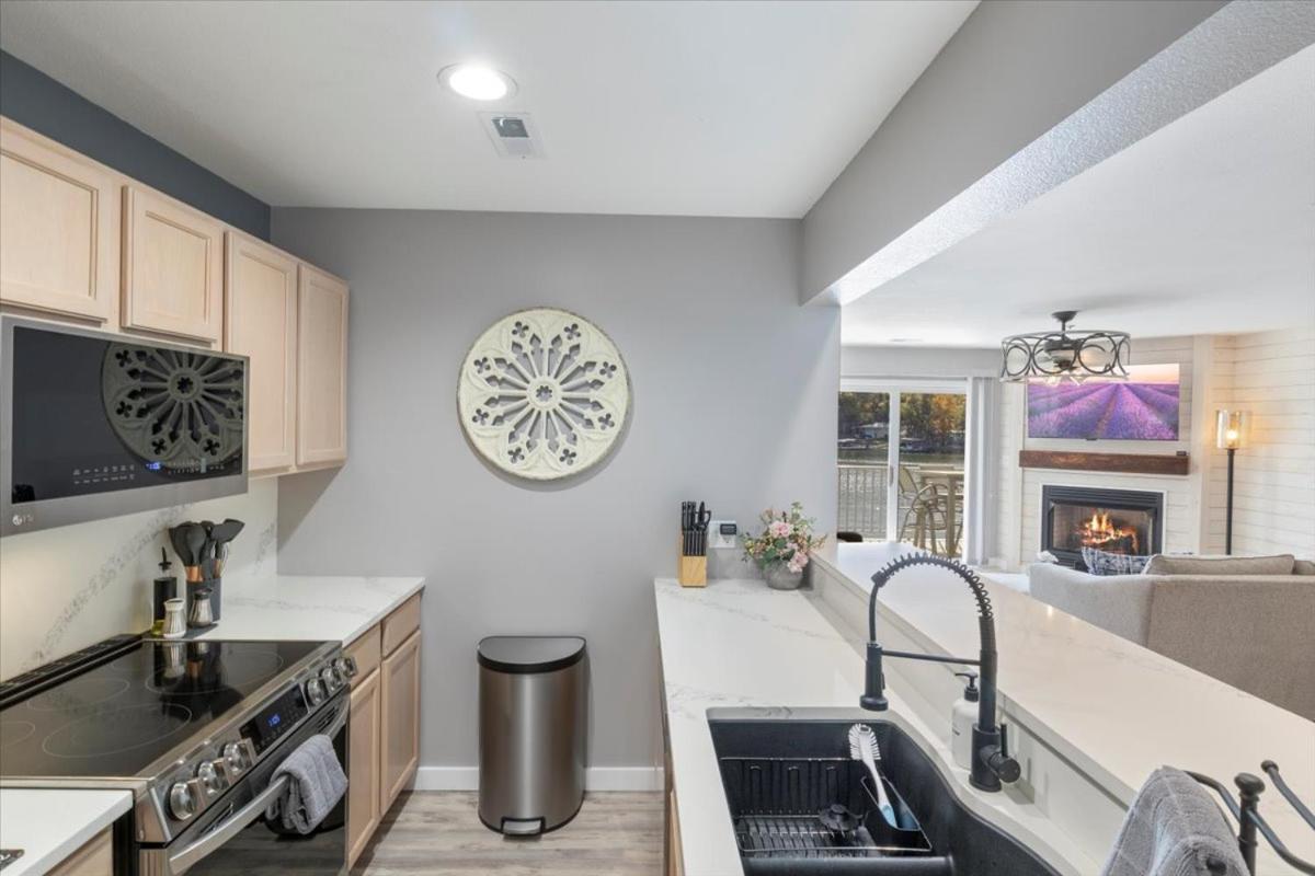 Newly Updated, Amazing Views, Boat Slip & Heated Pool
