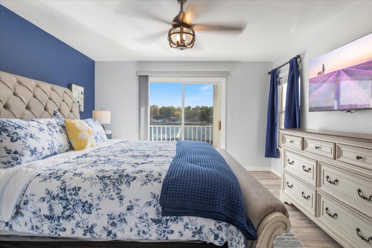 Newly Updated, Amazing Views, Boat Slip & Heated Pool