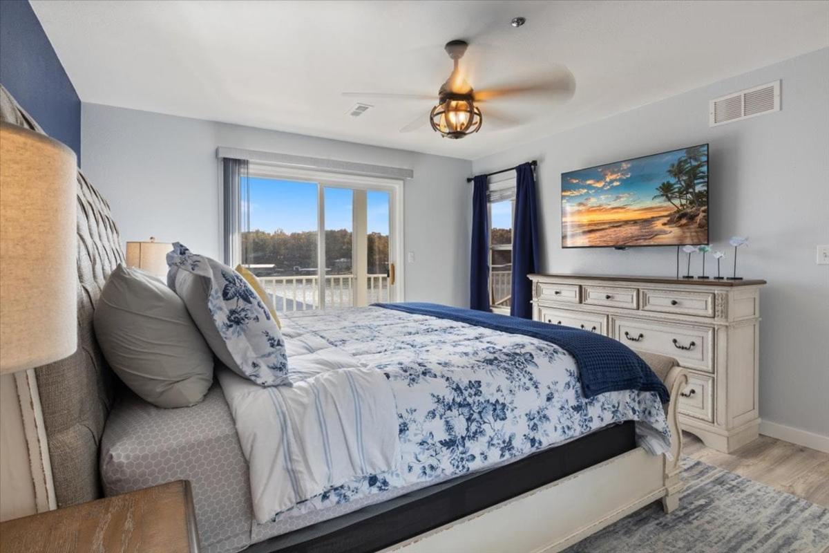 Newly Updated, Amazing Views, Boat Slip & Heated Pool