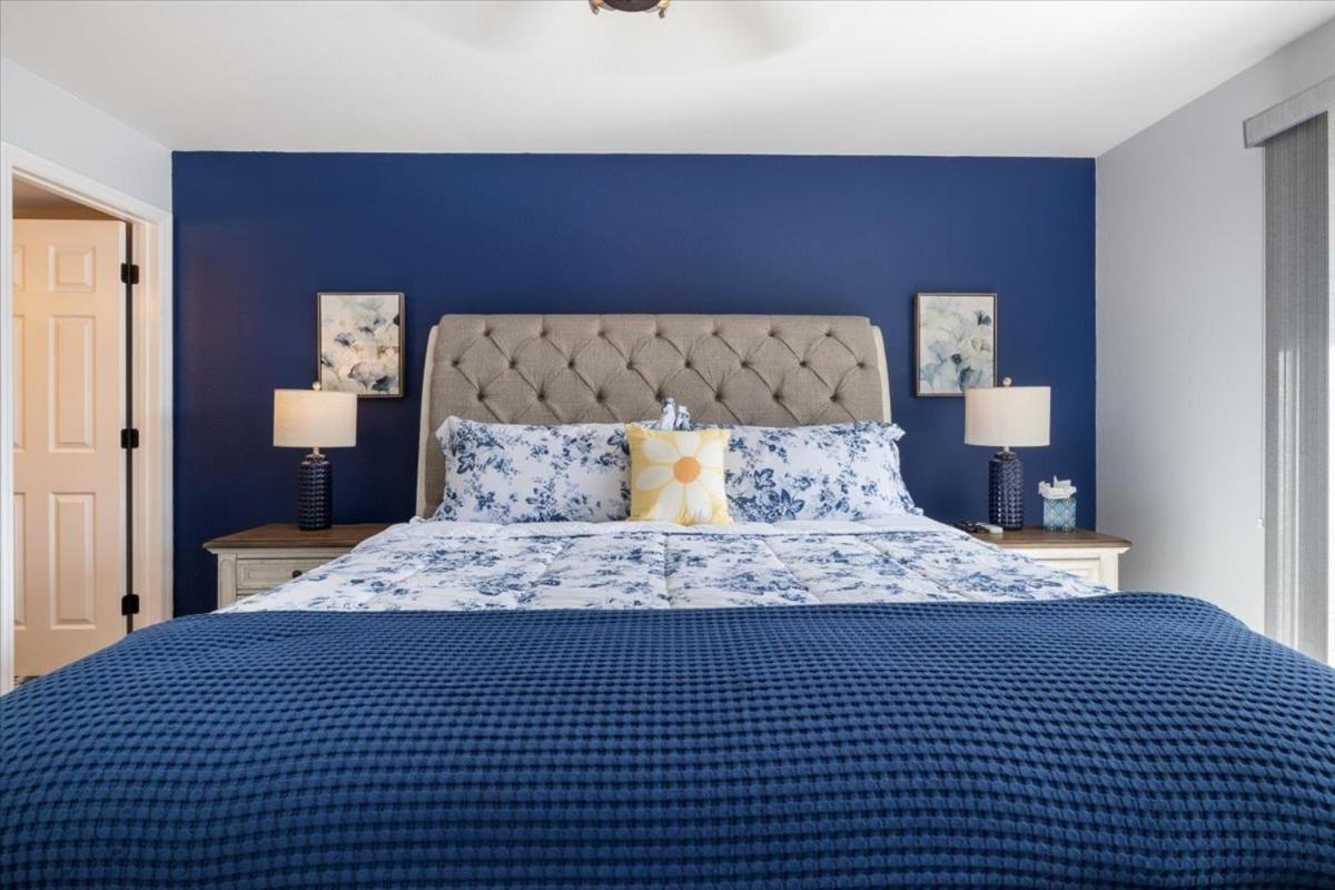 Newly Updated, Amazing Views, Boat Slip & Heated Pool