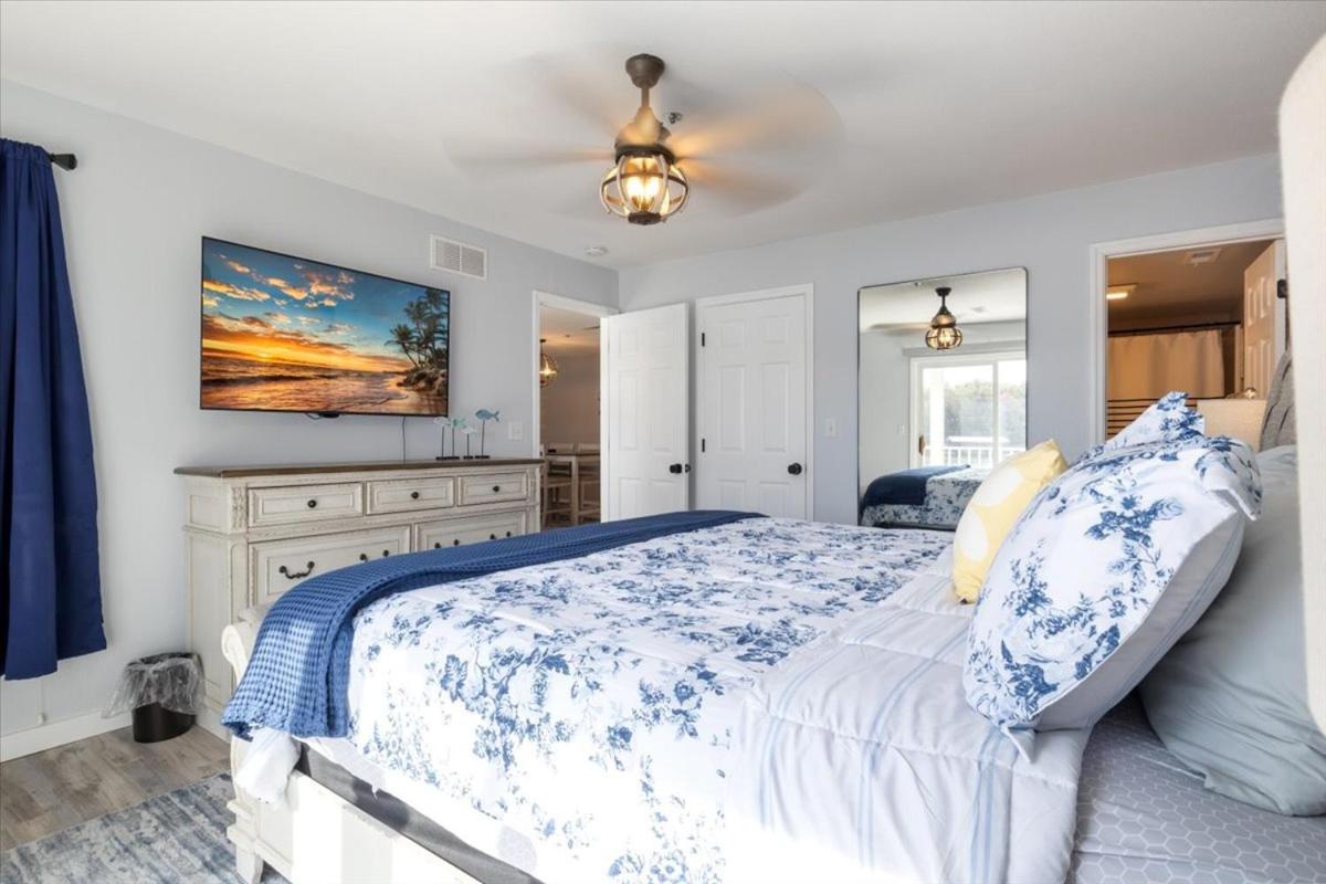 Newly Updated, Amazing Views, Boat Slip & Heated Pool