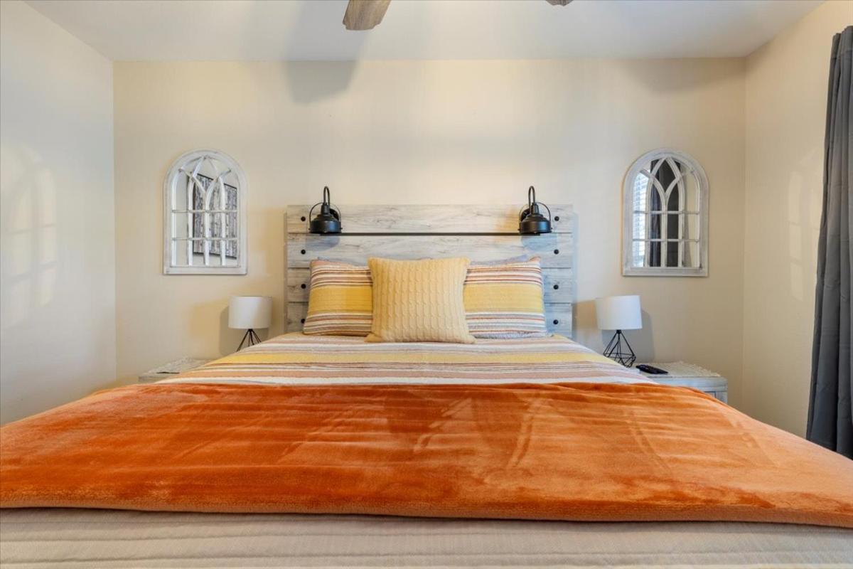 Newly Updated, Amazing Views, Boat Slip & Heated Pool