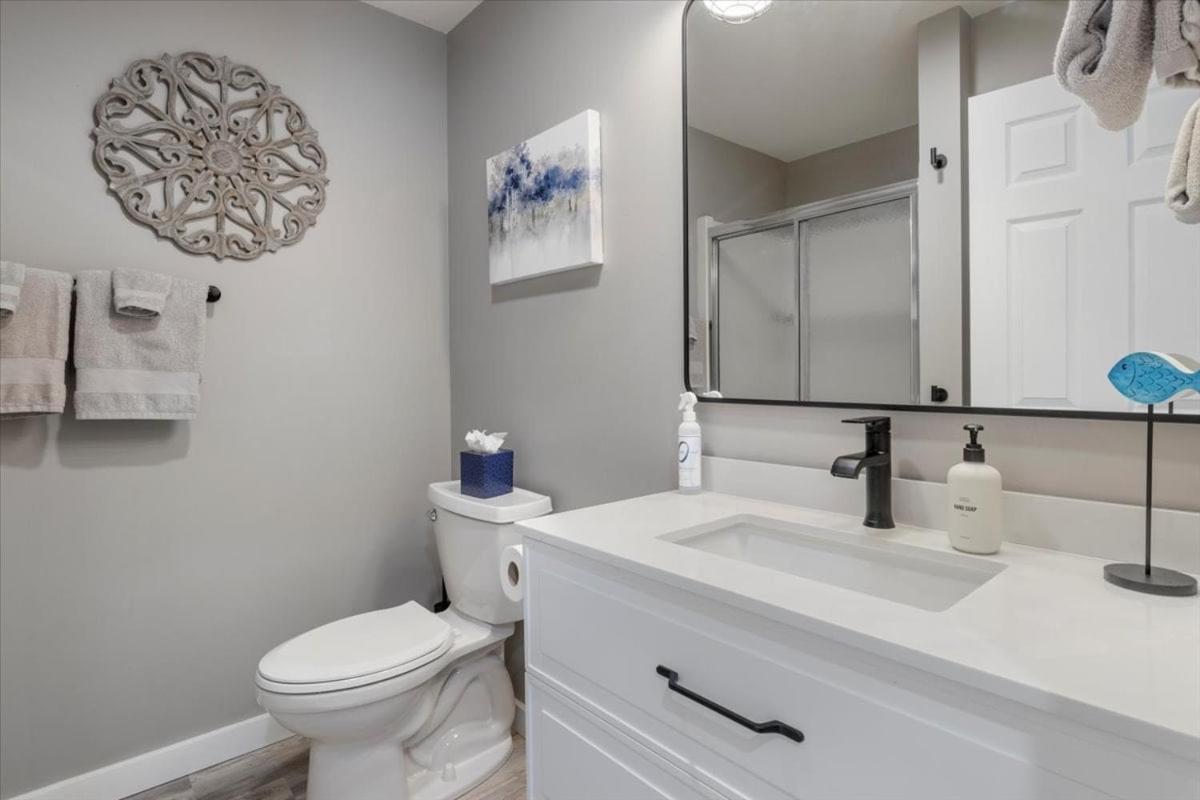 Newly Updated, Amazing Views, Boat Slip & Heated Pool