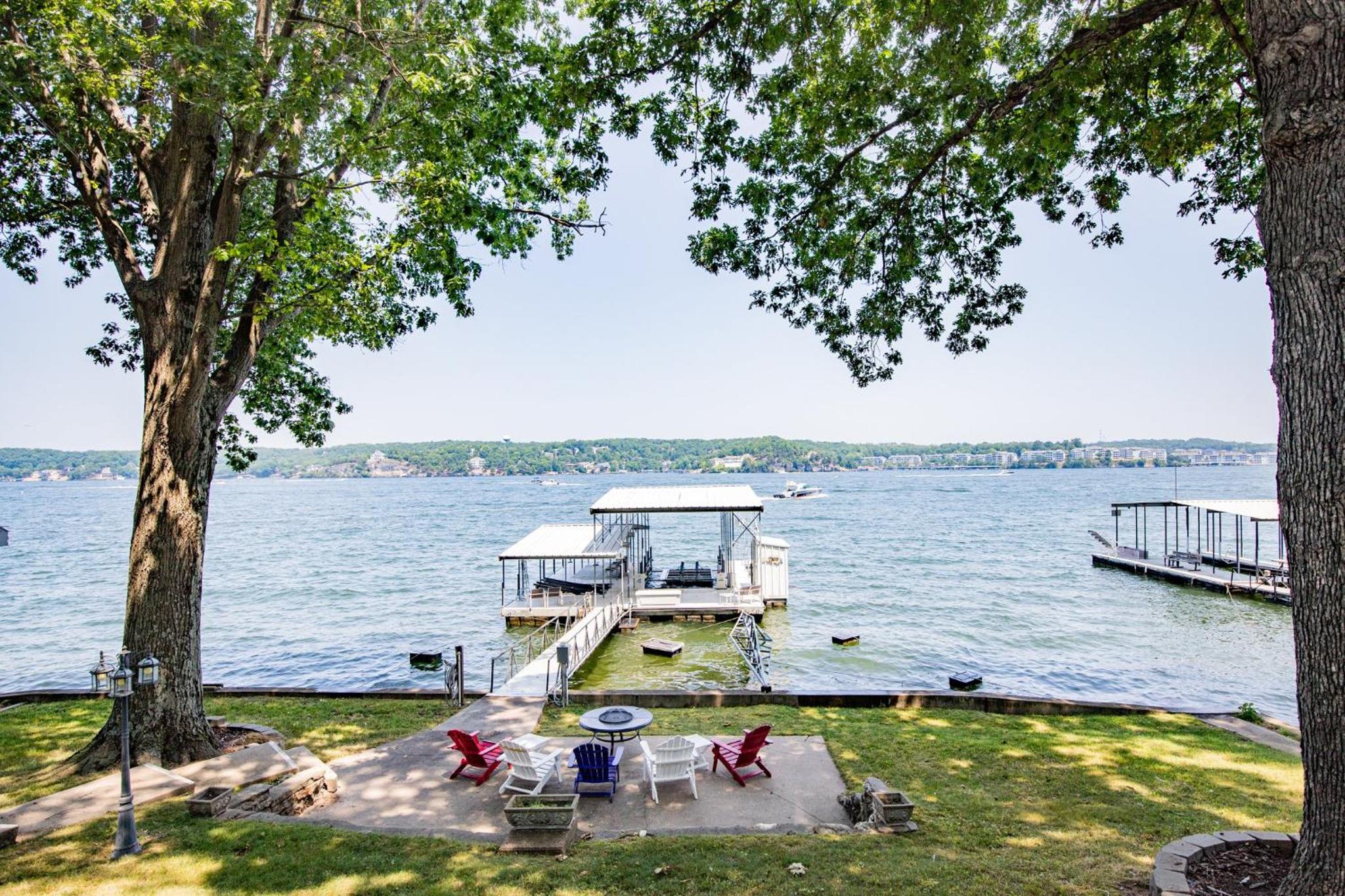 Unforgettable Views & Lakefront Firepit Nights