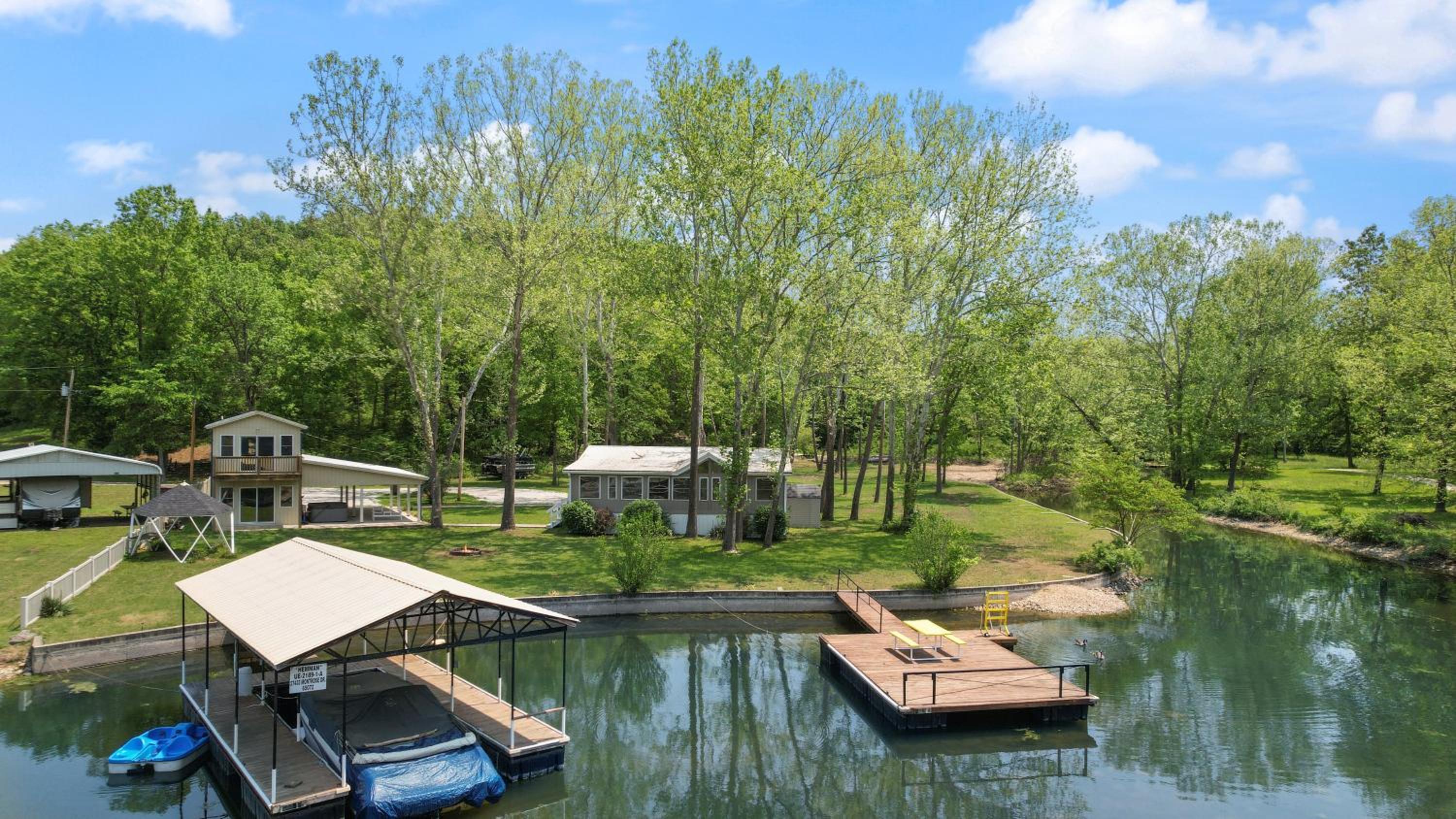 New! 2 Homes-Firepit, Hot Tub, Huge Yard and Dock