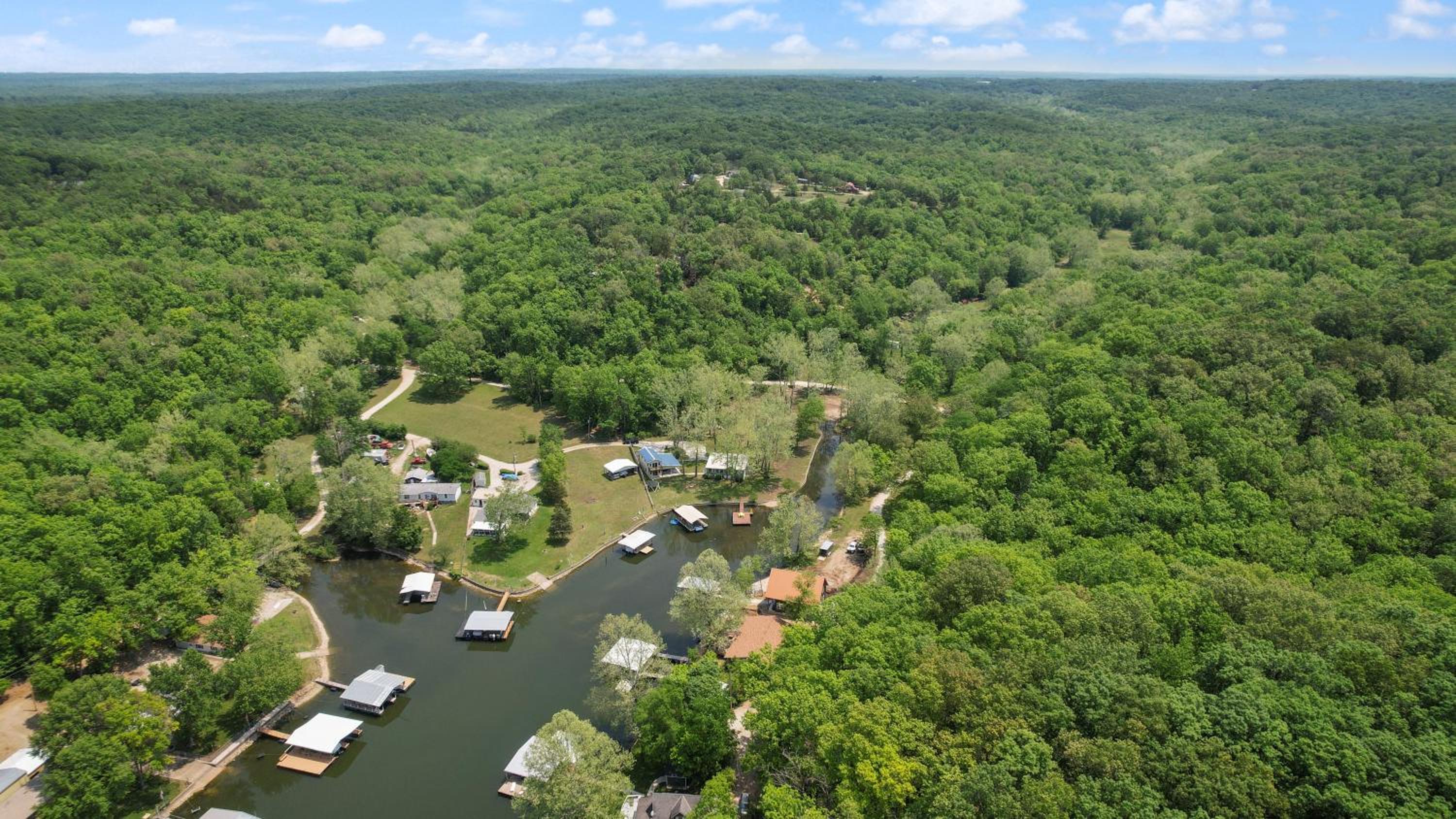 New! 2 Homes-Firepit, Hot Tub, Huge Yard and Dock