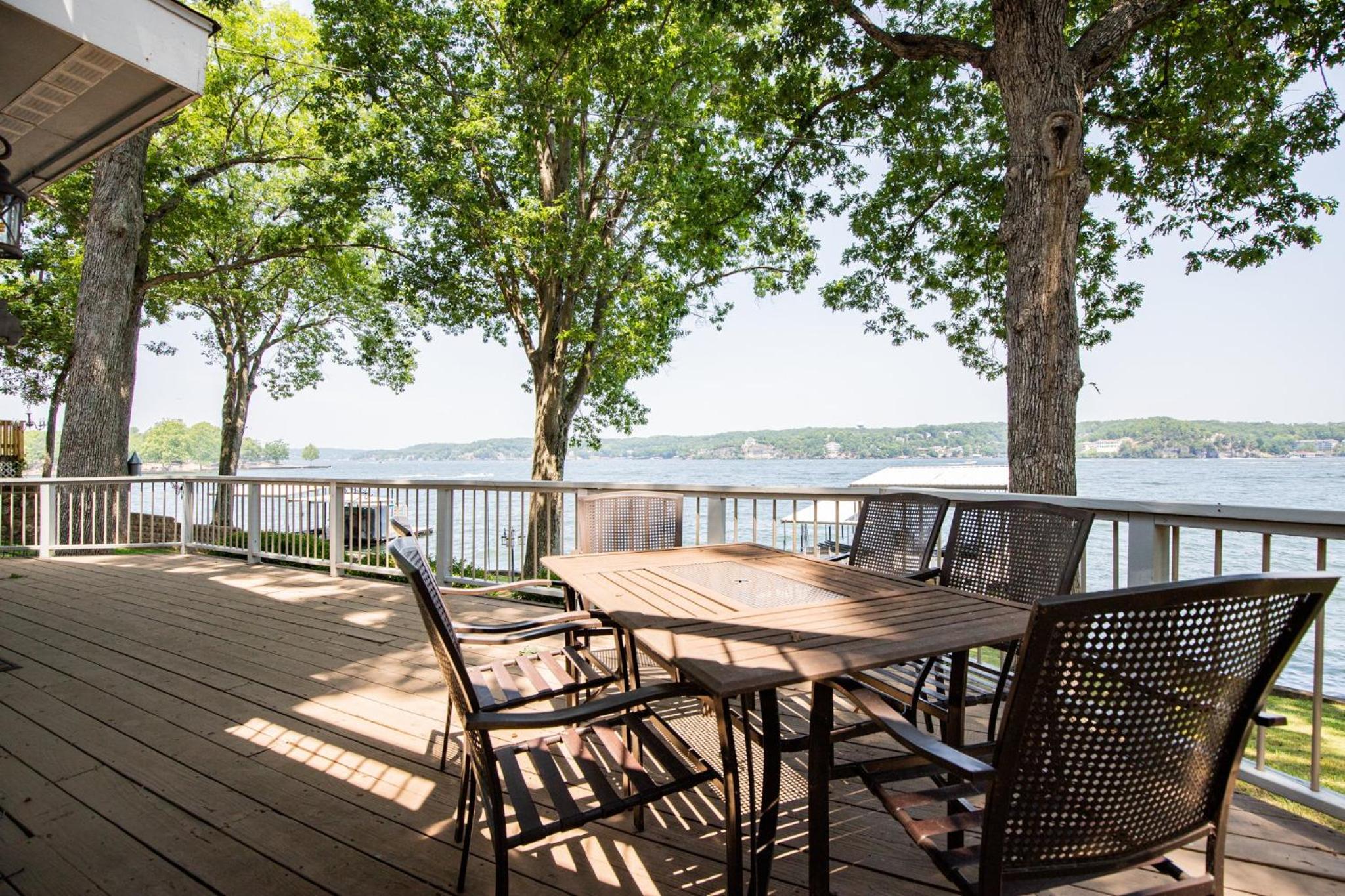 Unforgettable Views & Lakefront Firepit Nights