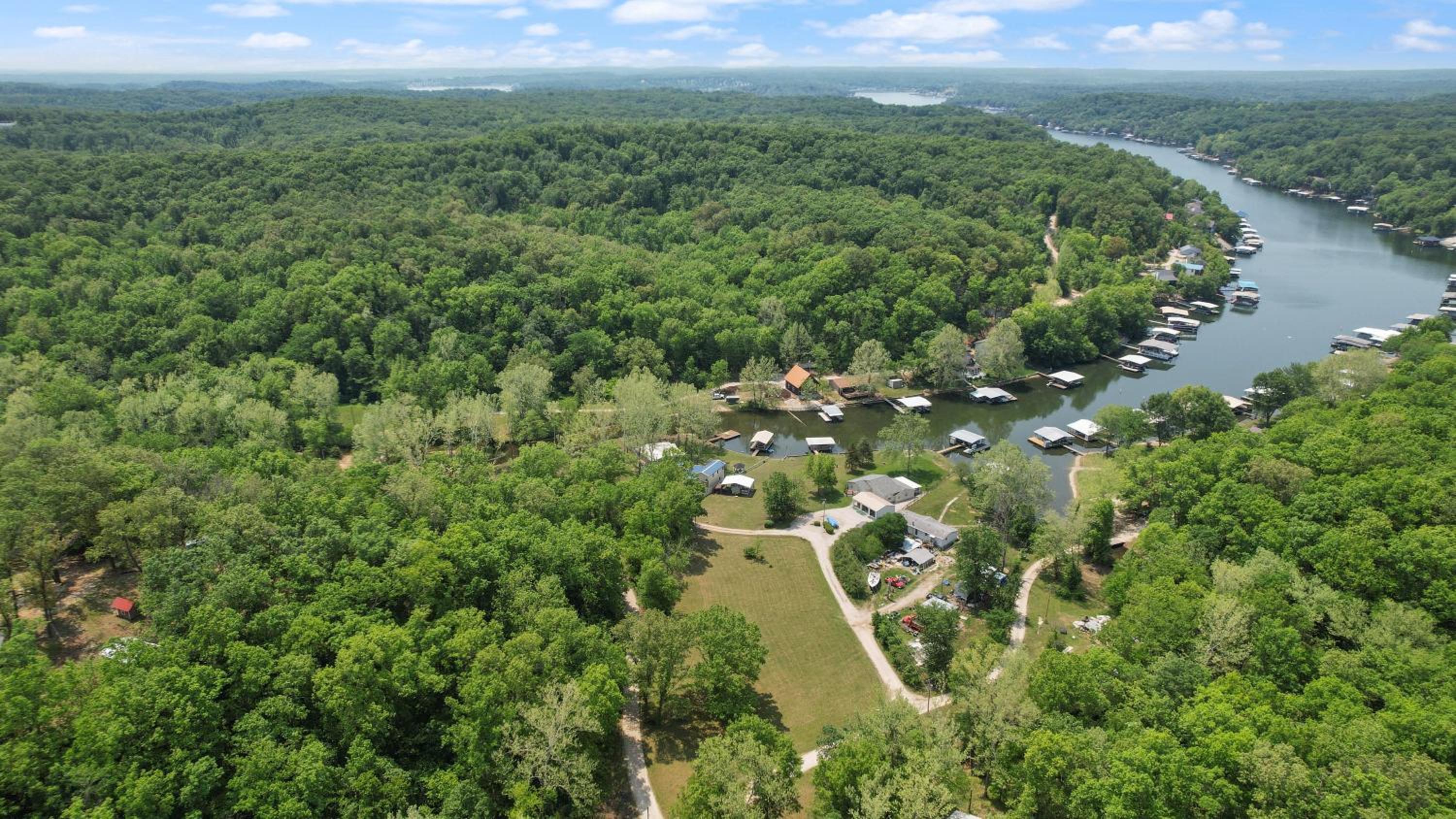 New! 2 Homes-Firepit, Hot Tub, Huge Yard and Dock